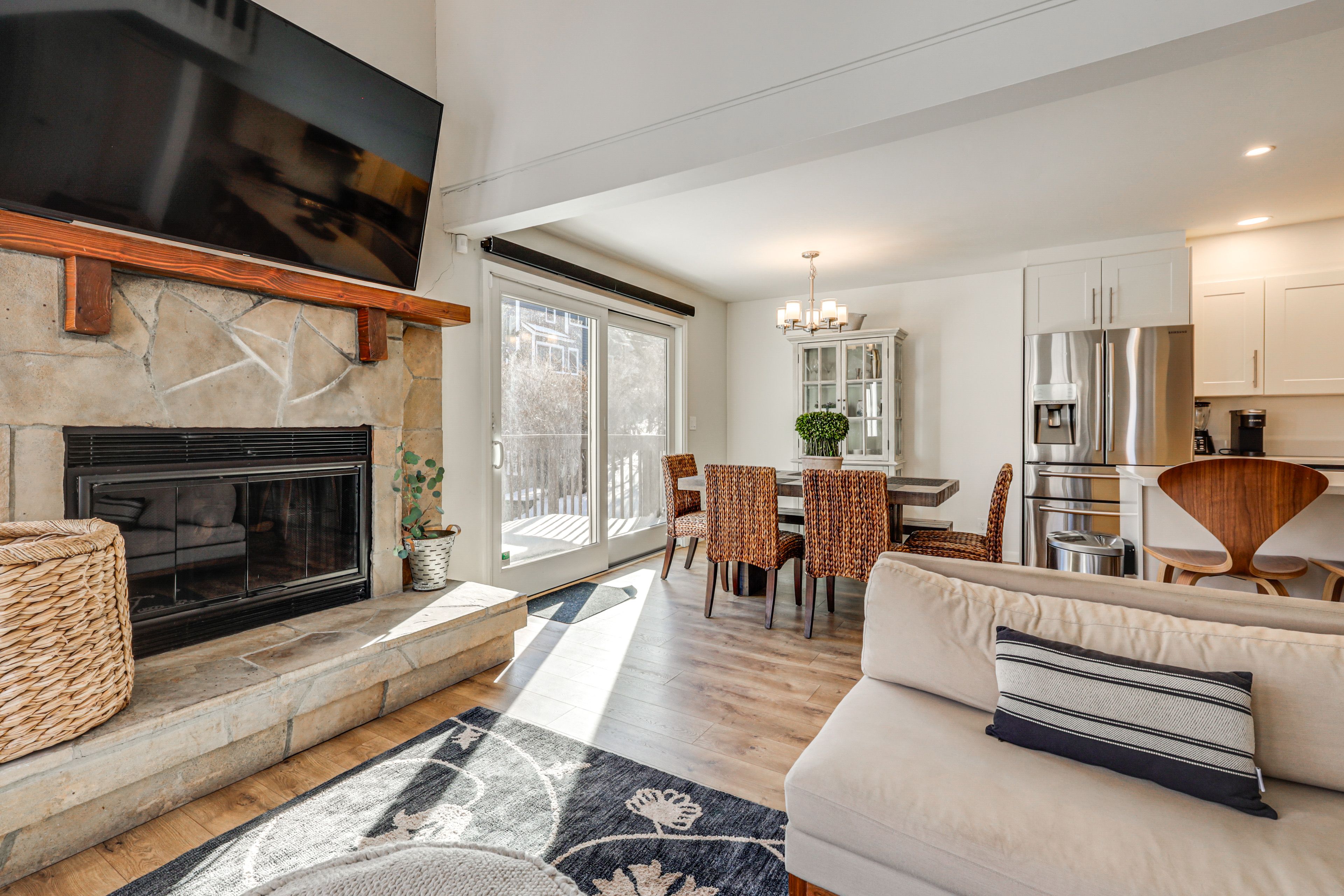 Living Room | Gas Fireplace | Smart TV | Main Level