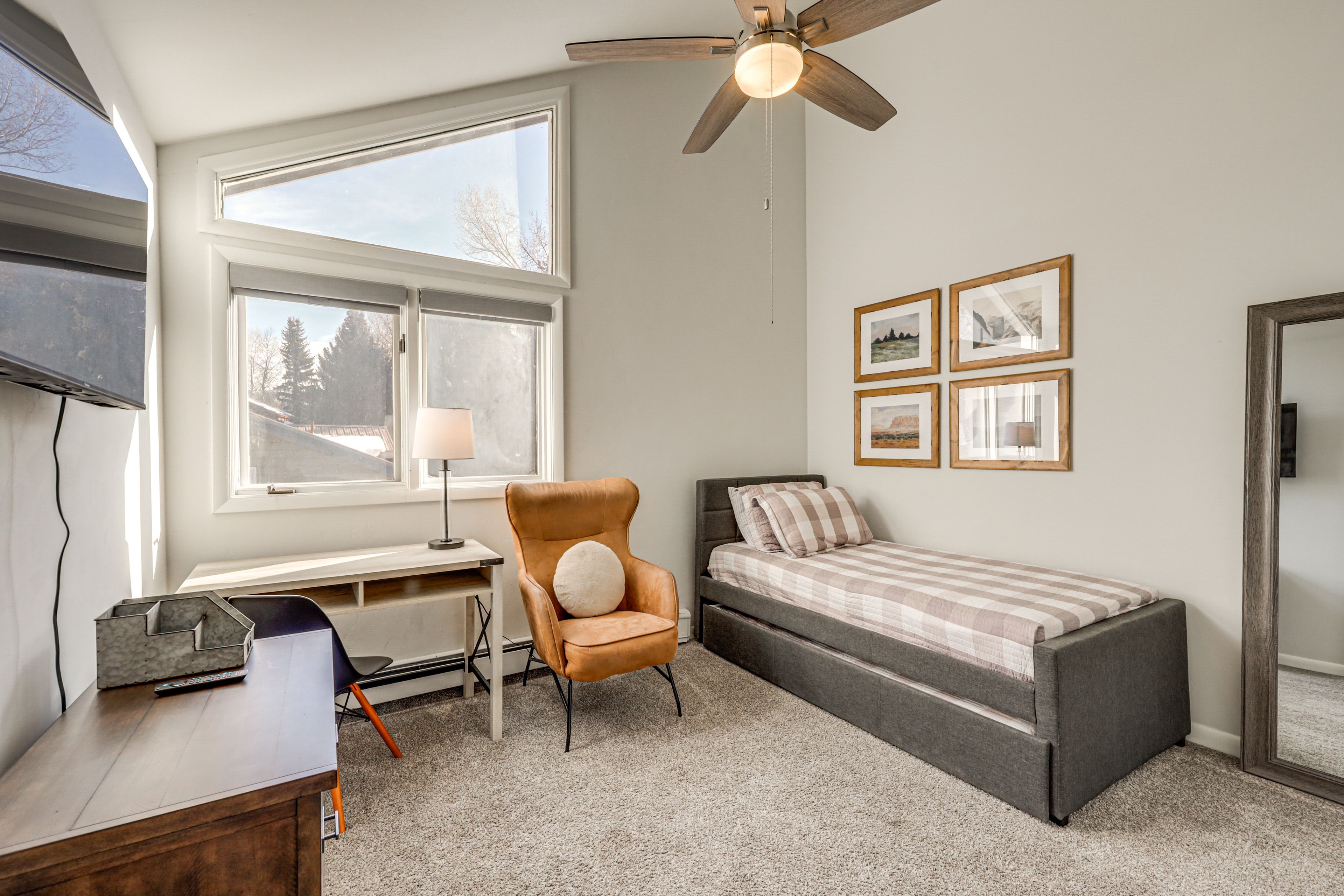 Bedroom 3 | Twin Bed w/ Twin Trundle | Smart TV | Desk | Upper Level