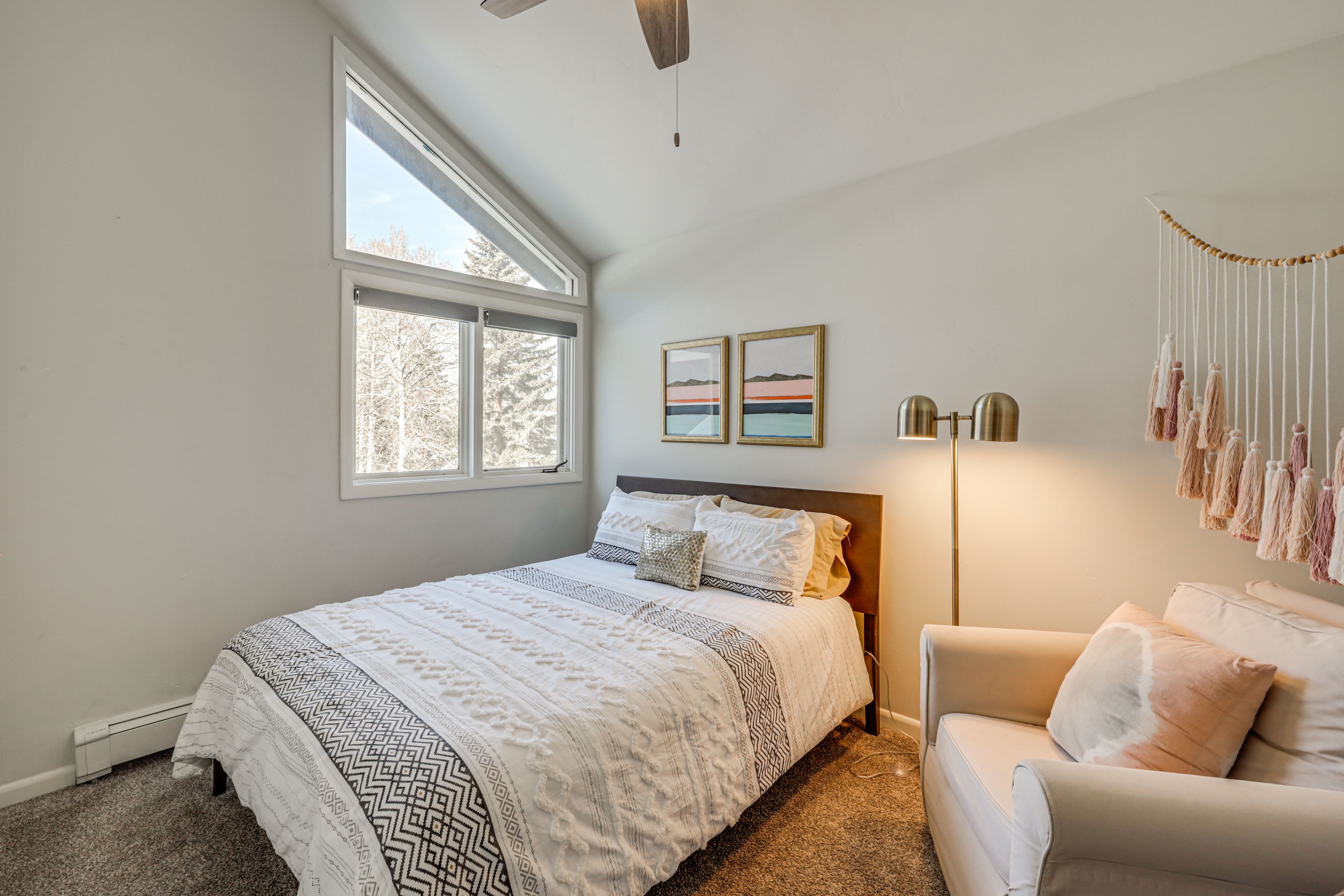 Bedroom 2 | Full Bed | Books | Upper Level