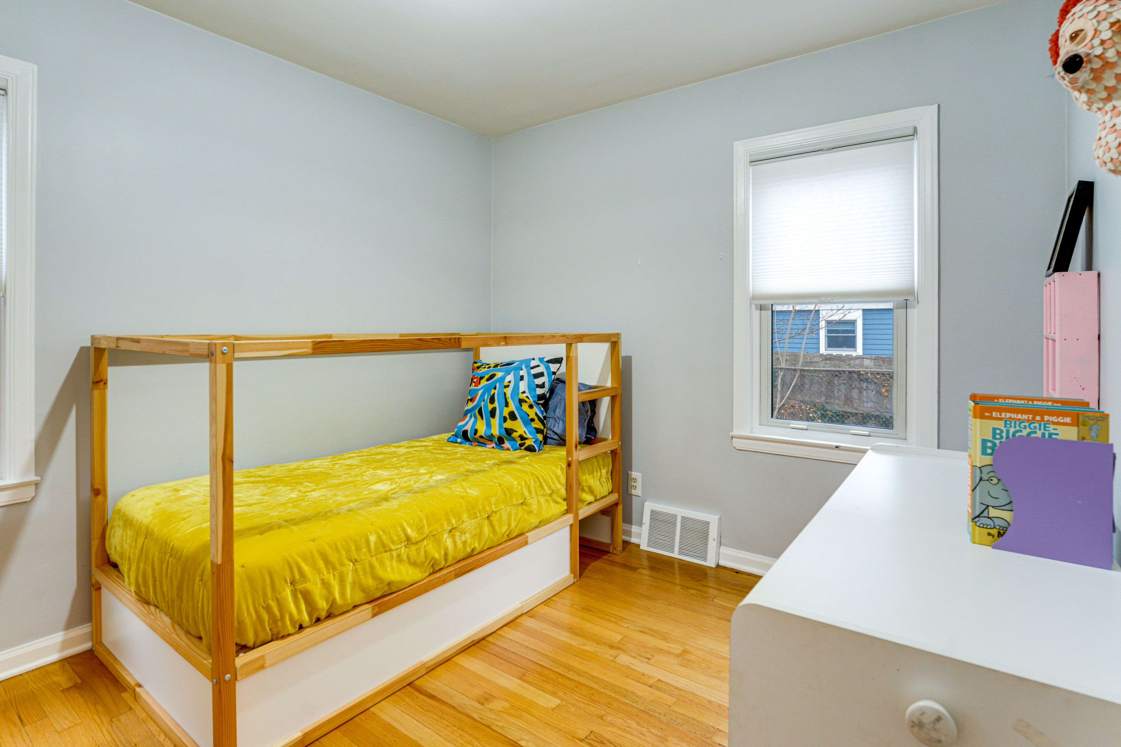 Bedroom 2 | 1st Floor | Twin Bed