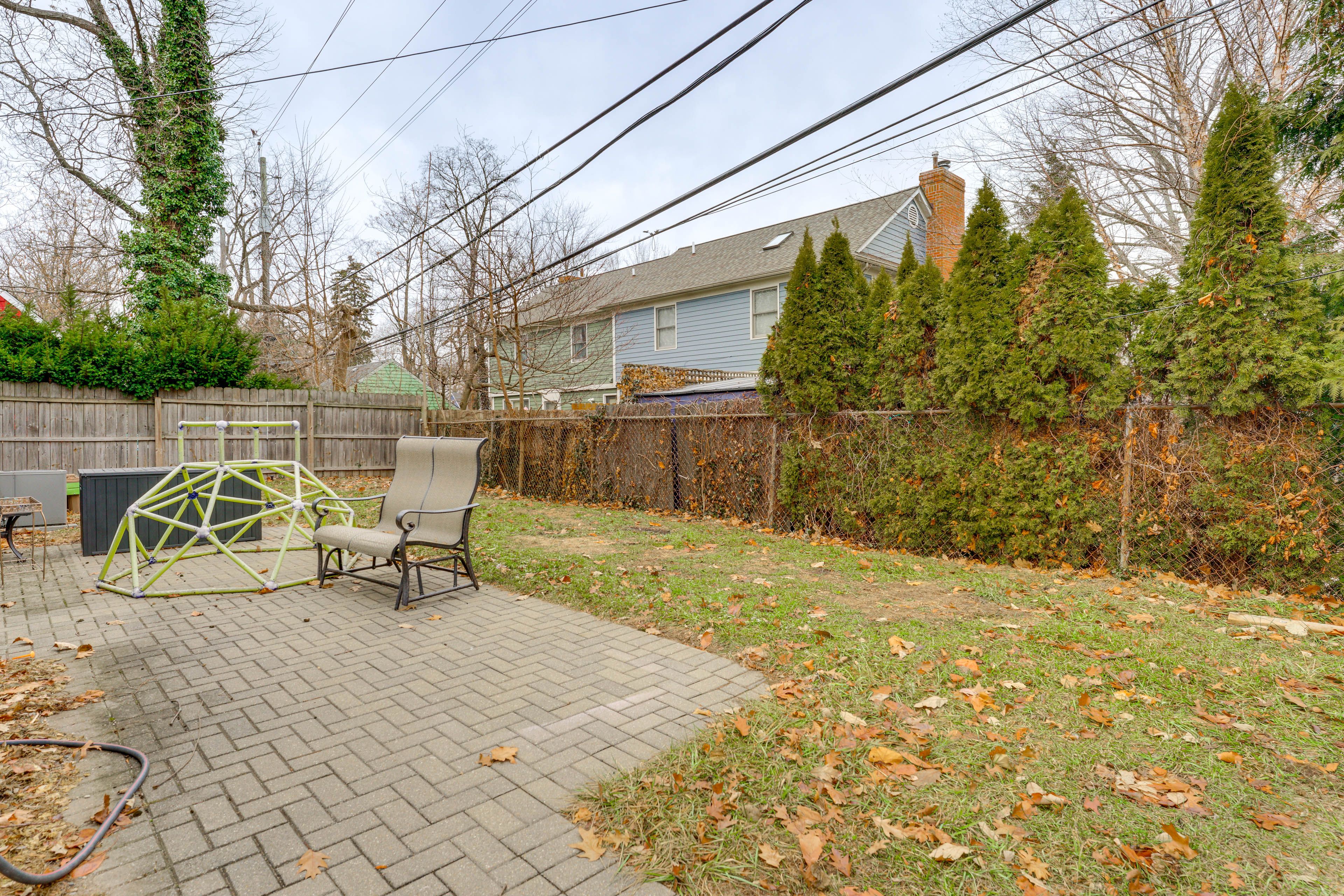 Yard w/ Seating & Basketball Hoop