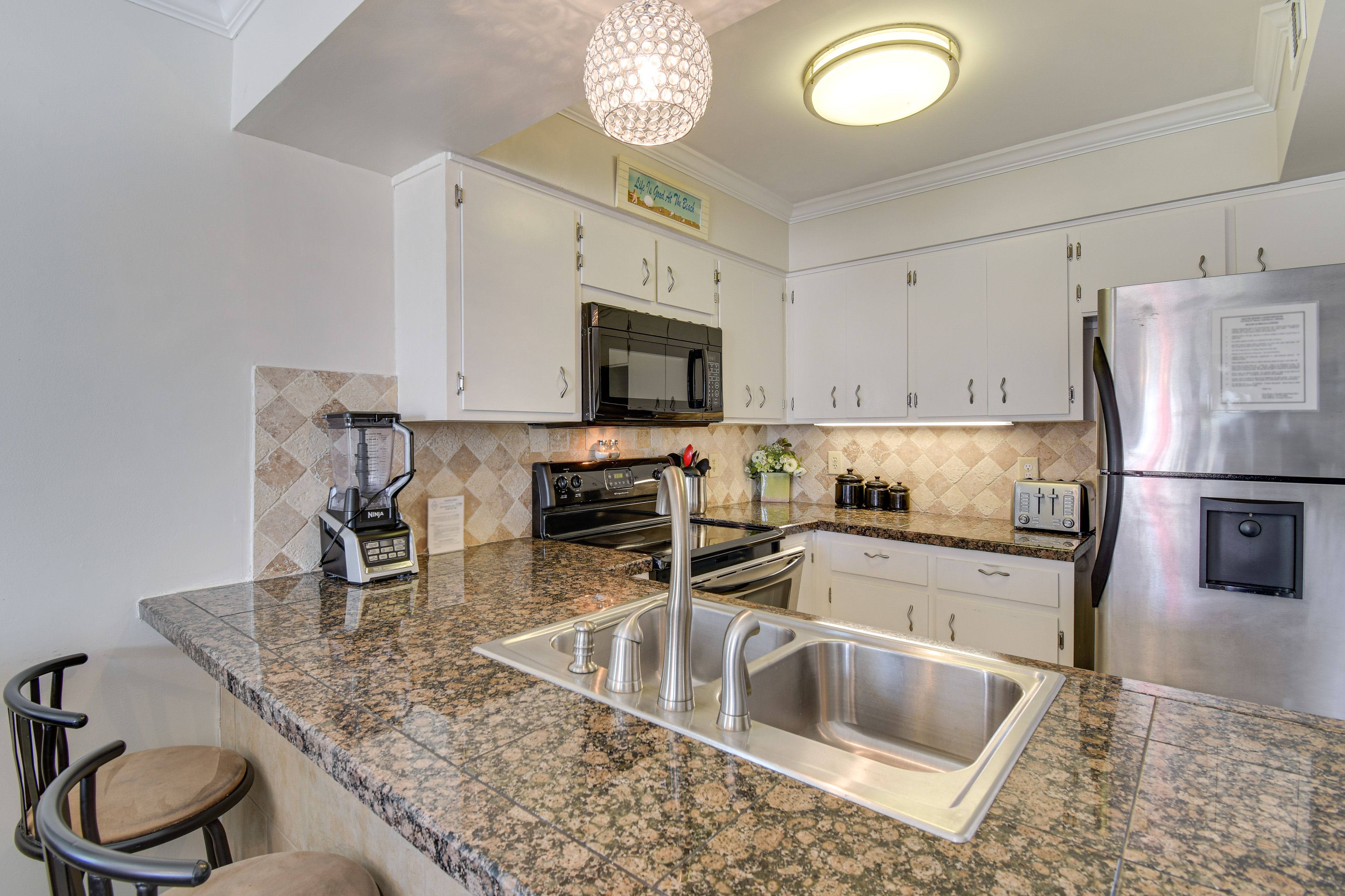 Dining Bar | Kitchen