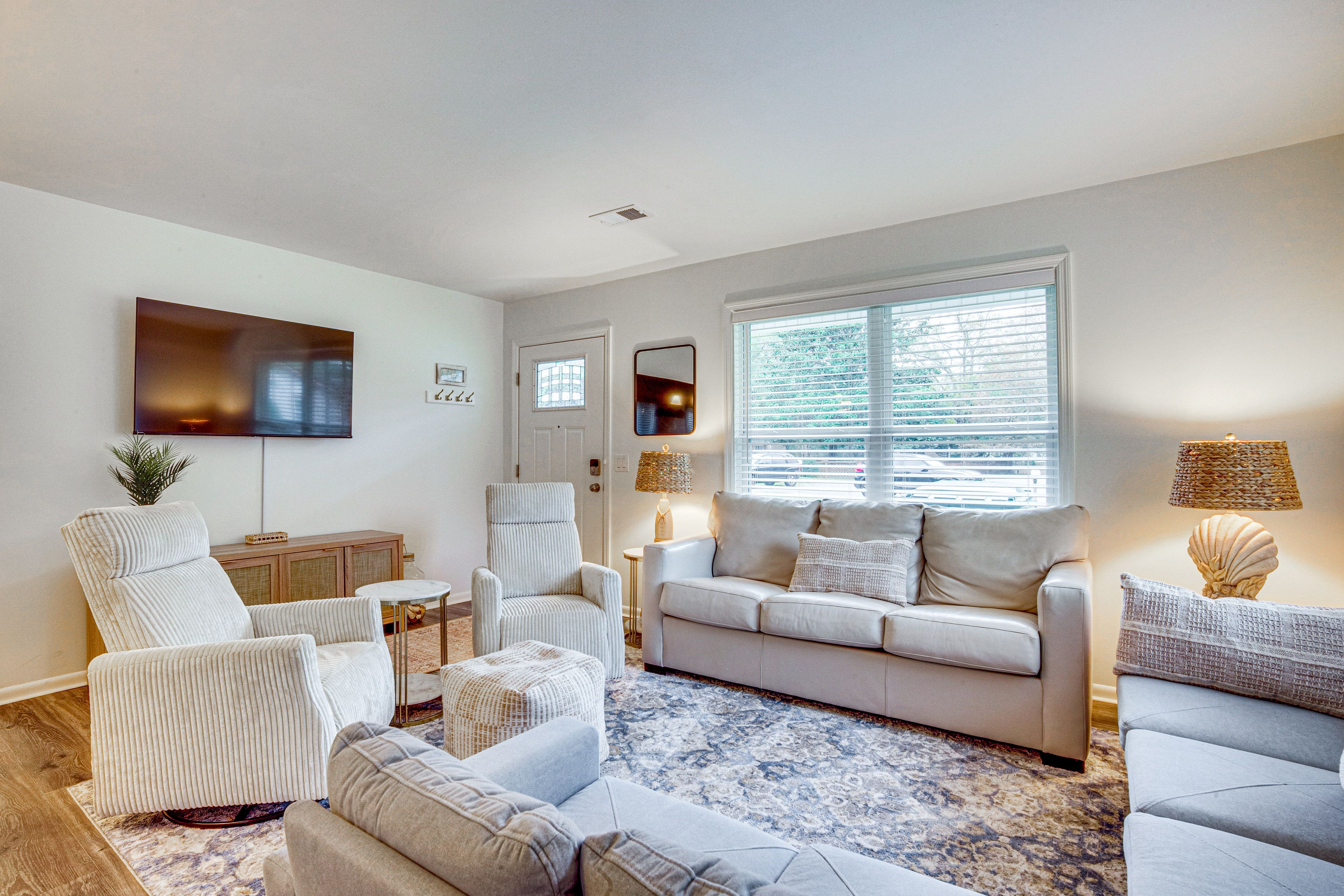 Living Room | Free WiFi | Central A/C