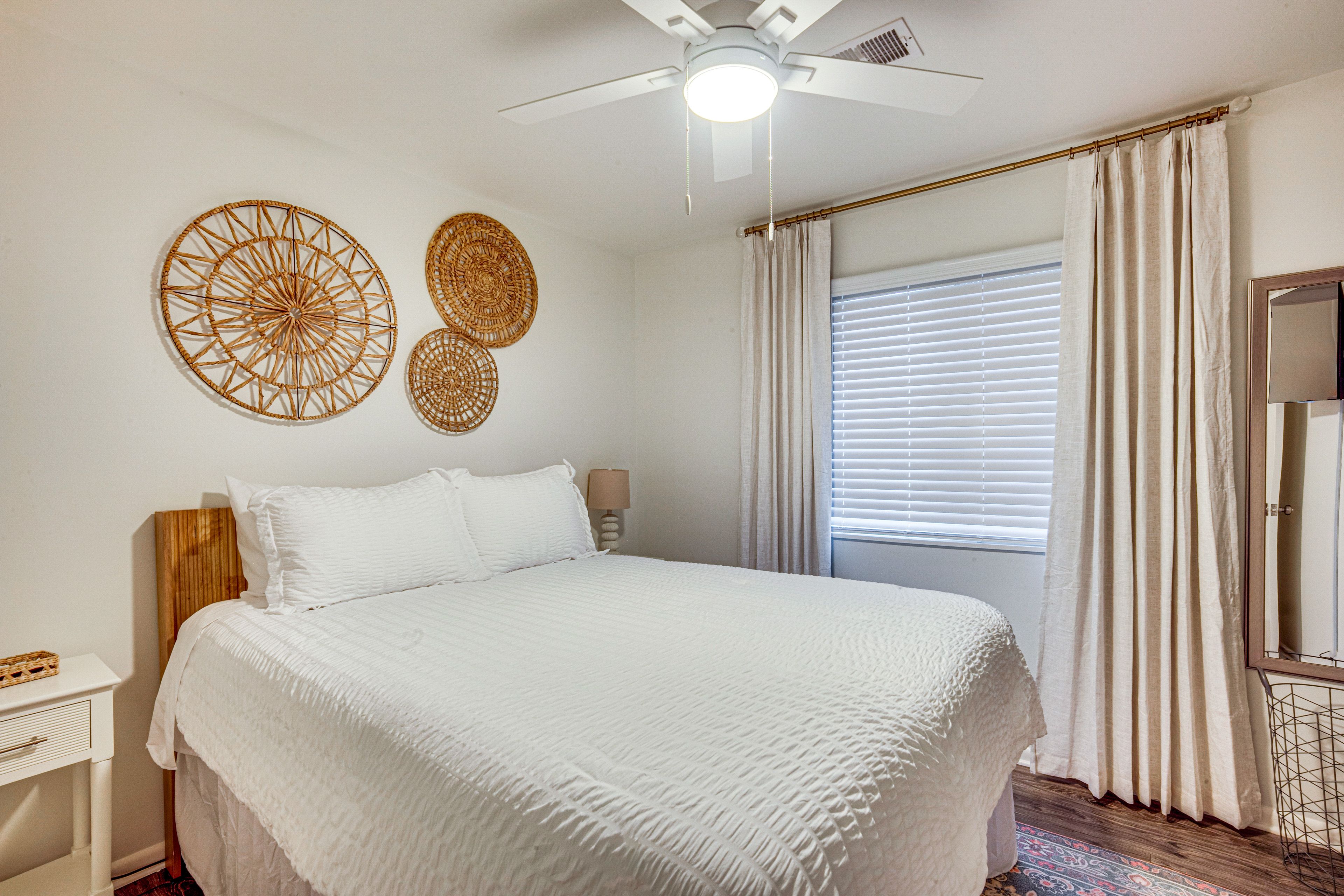 Bedroom 2 | Queen Bed