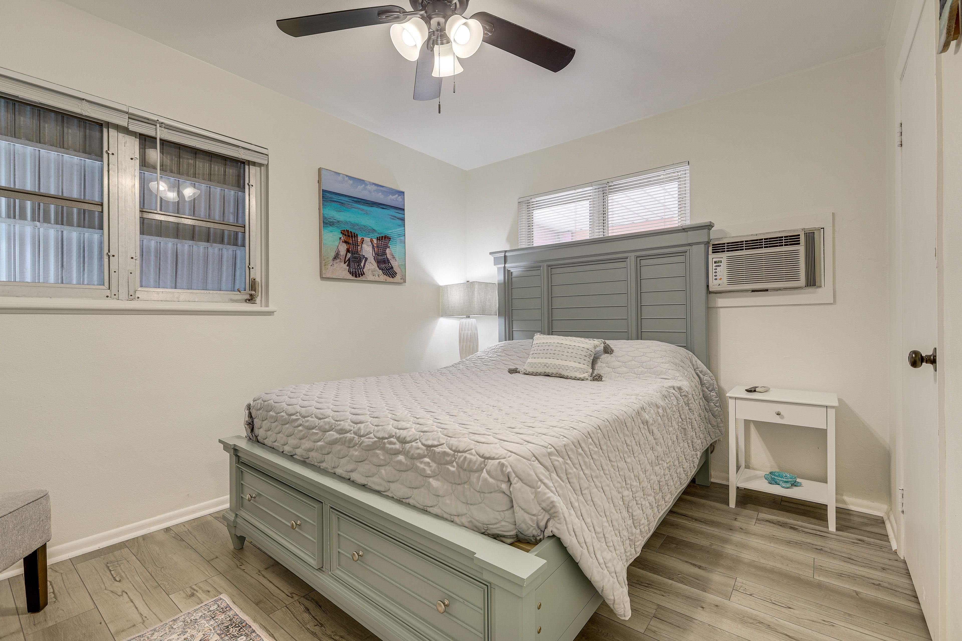 Bedroom 1 | Queen Bed