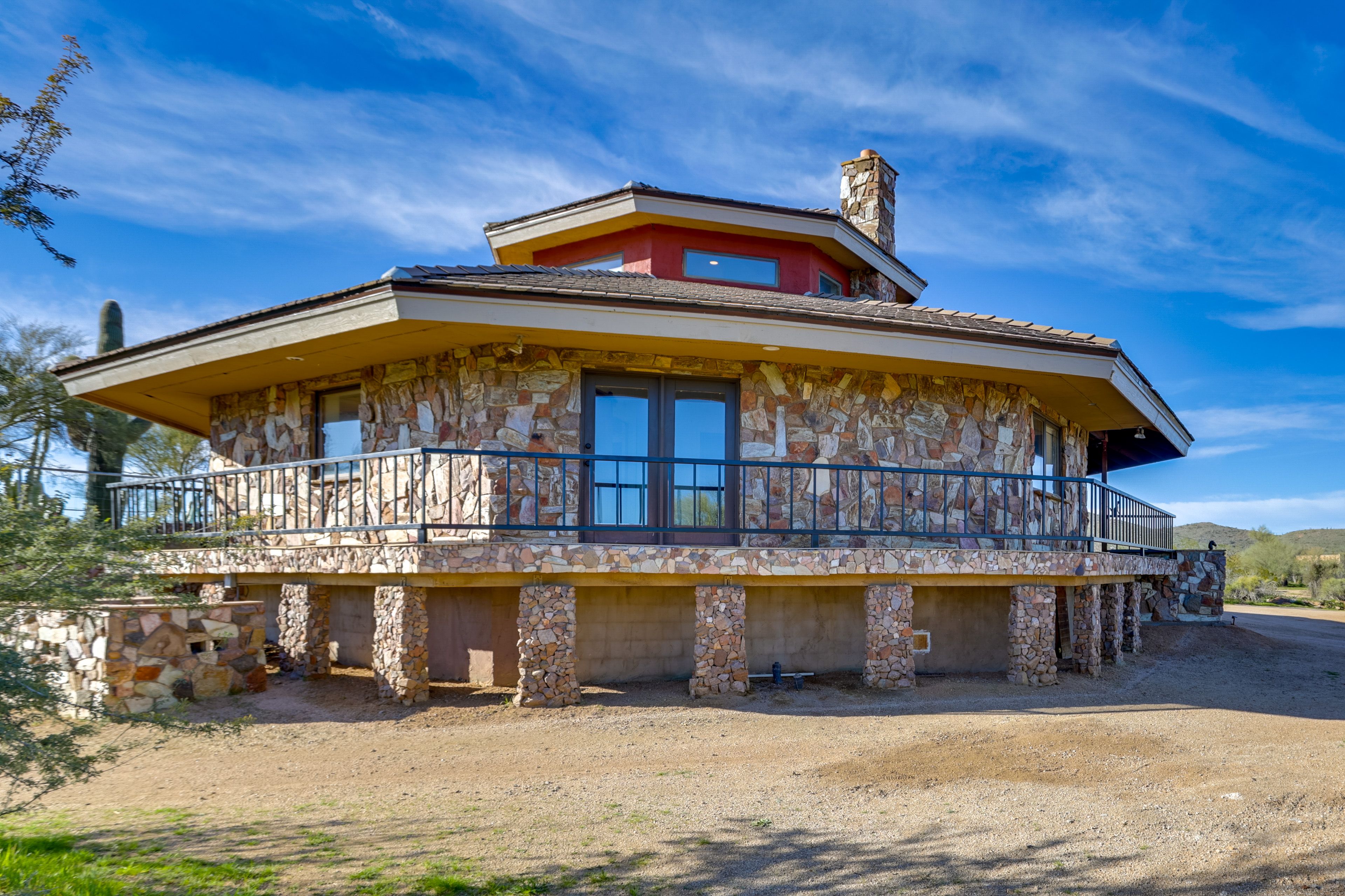 Exterior | Ample Driveway Parking