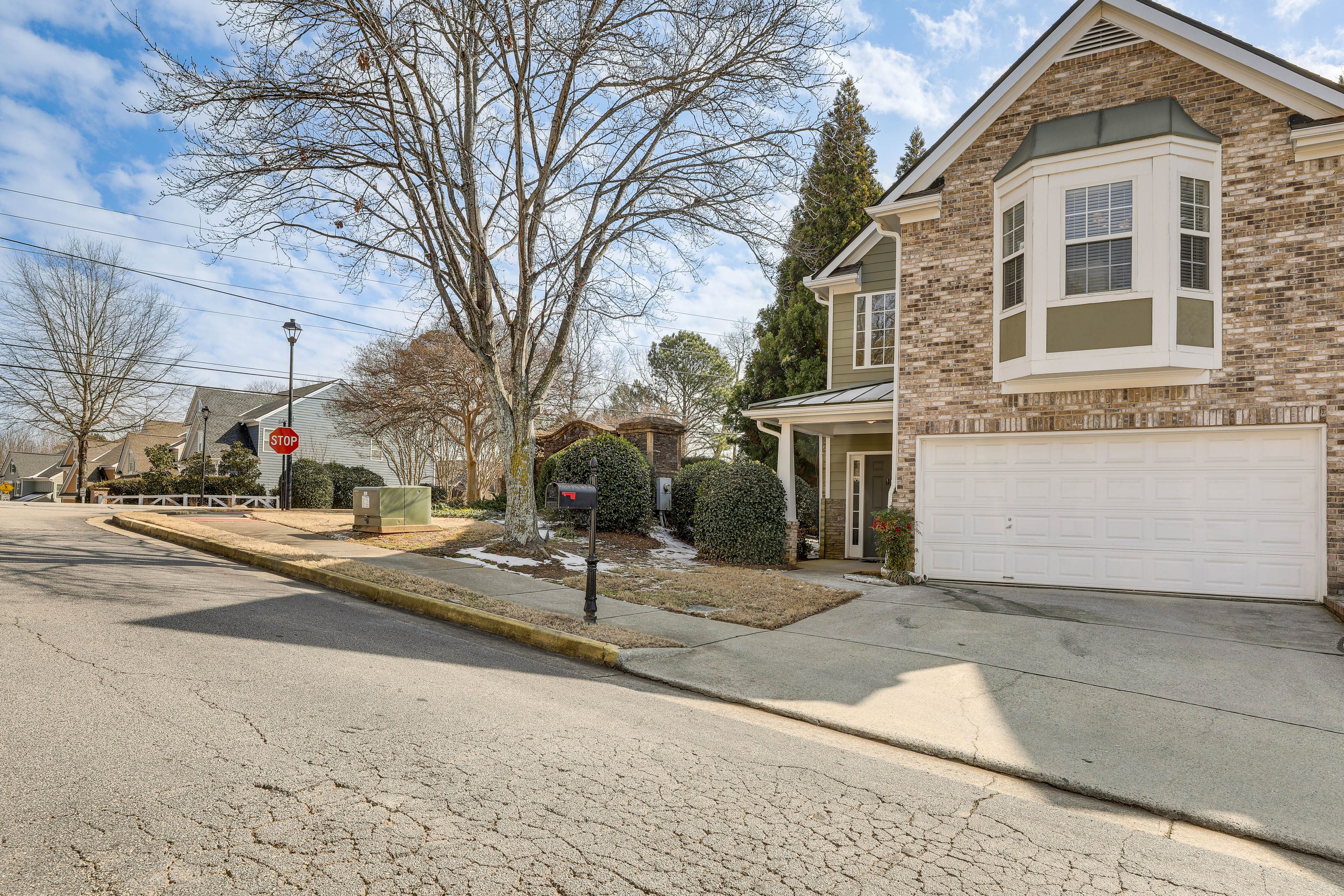 Parking | Driveway (2 Vehicles)