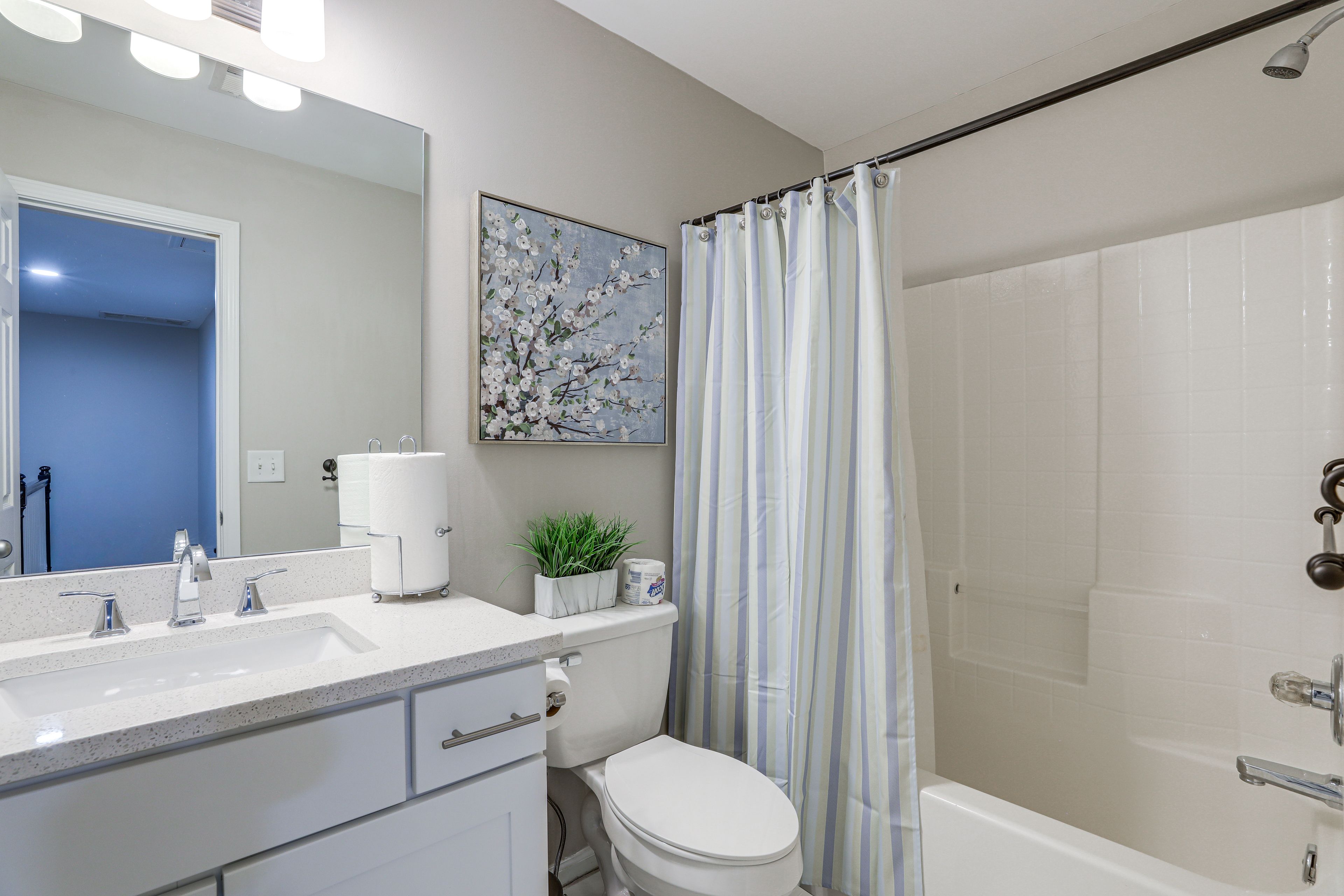 Bathroom | 2nd Floor