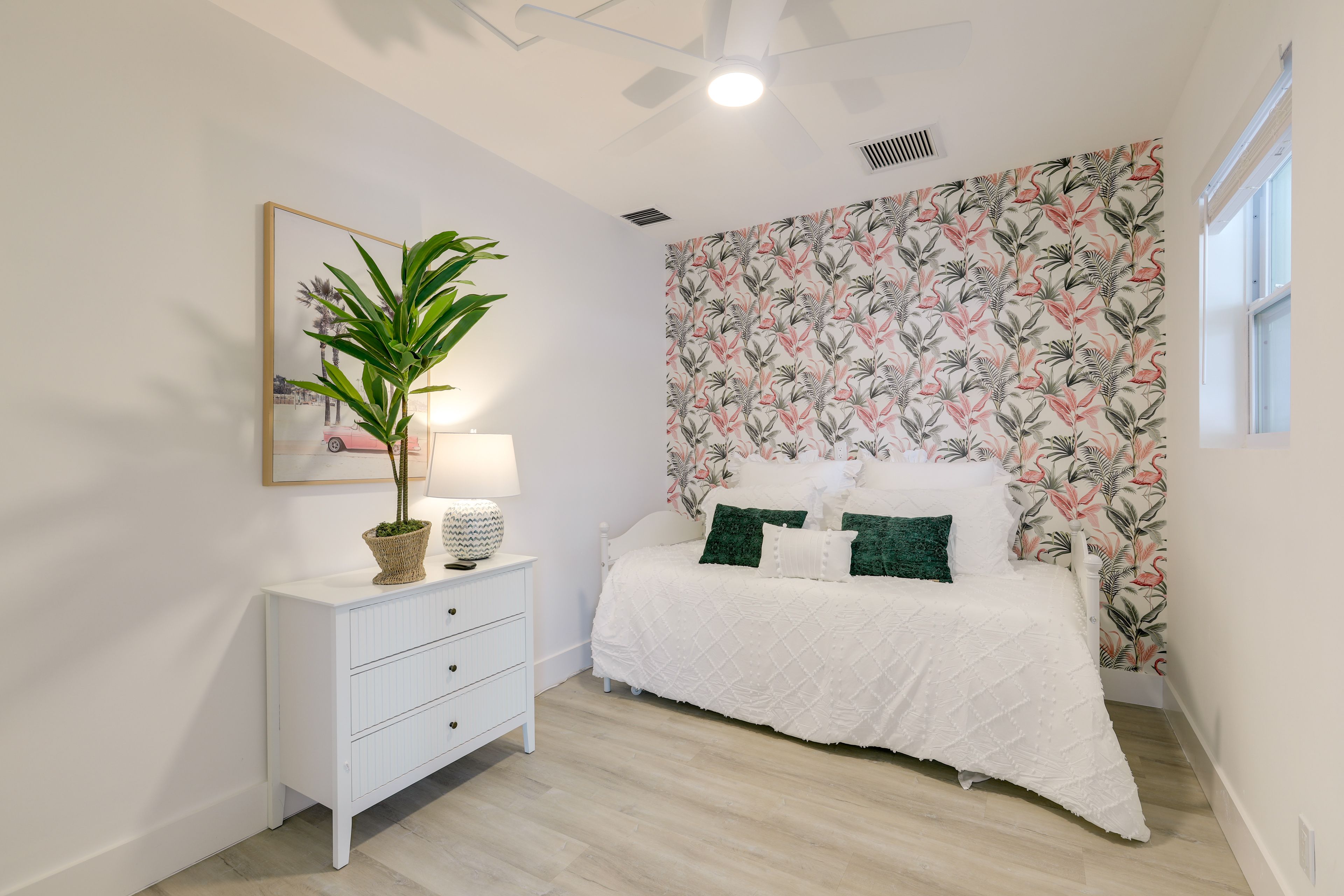 Bedroom 2 | Twin Daybed w/ Twin Trundle