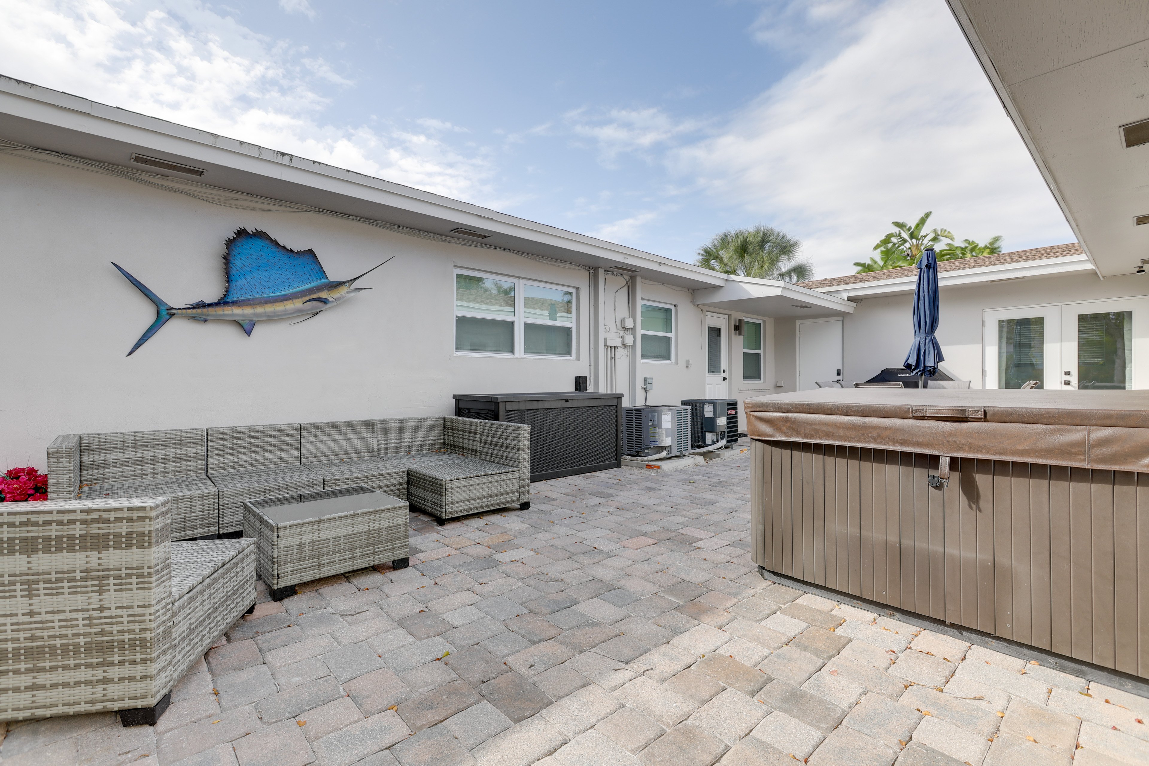 Shared Courtyard | Hot Tub | Gas Grill