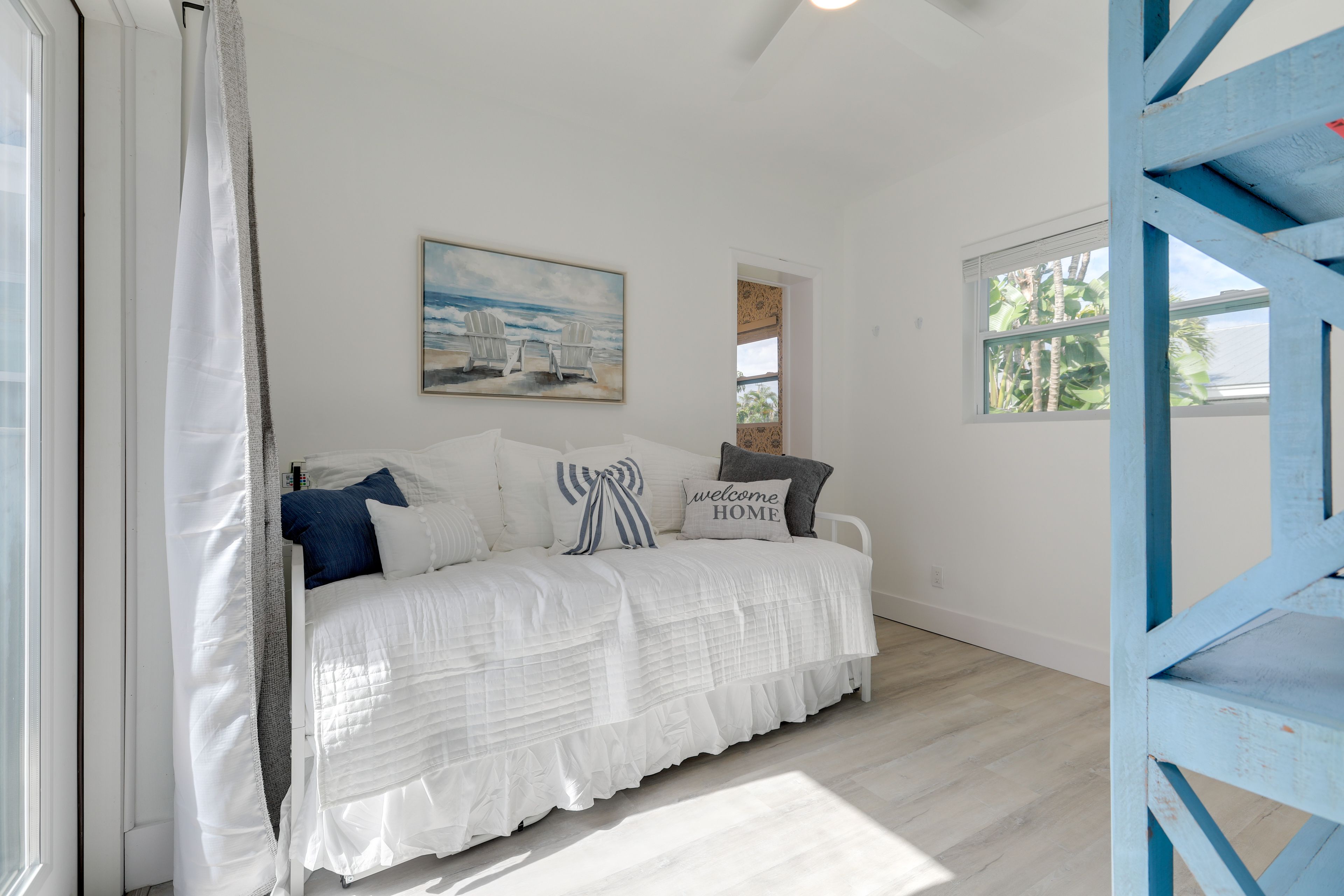 Bedroom 2 | Twin Daybed w/ Twin Trundle