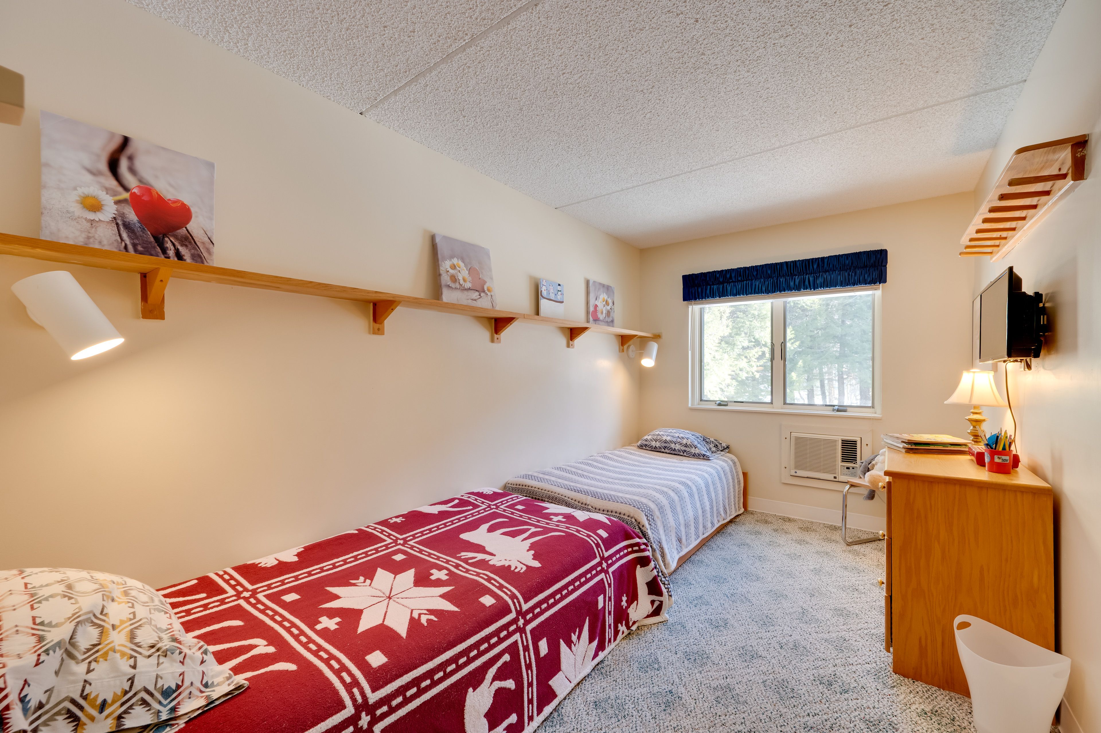 Bedroom 2 | 2 Twin Beds