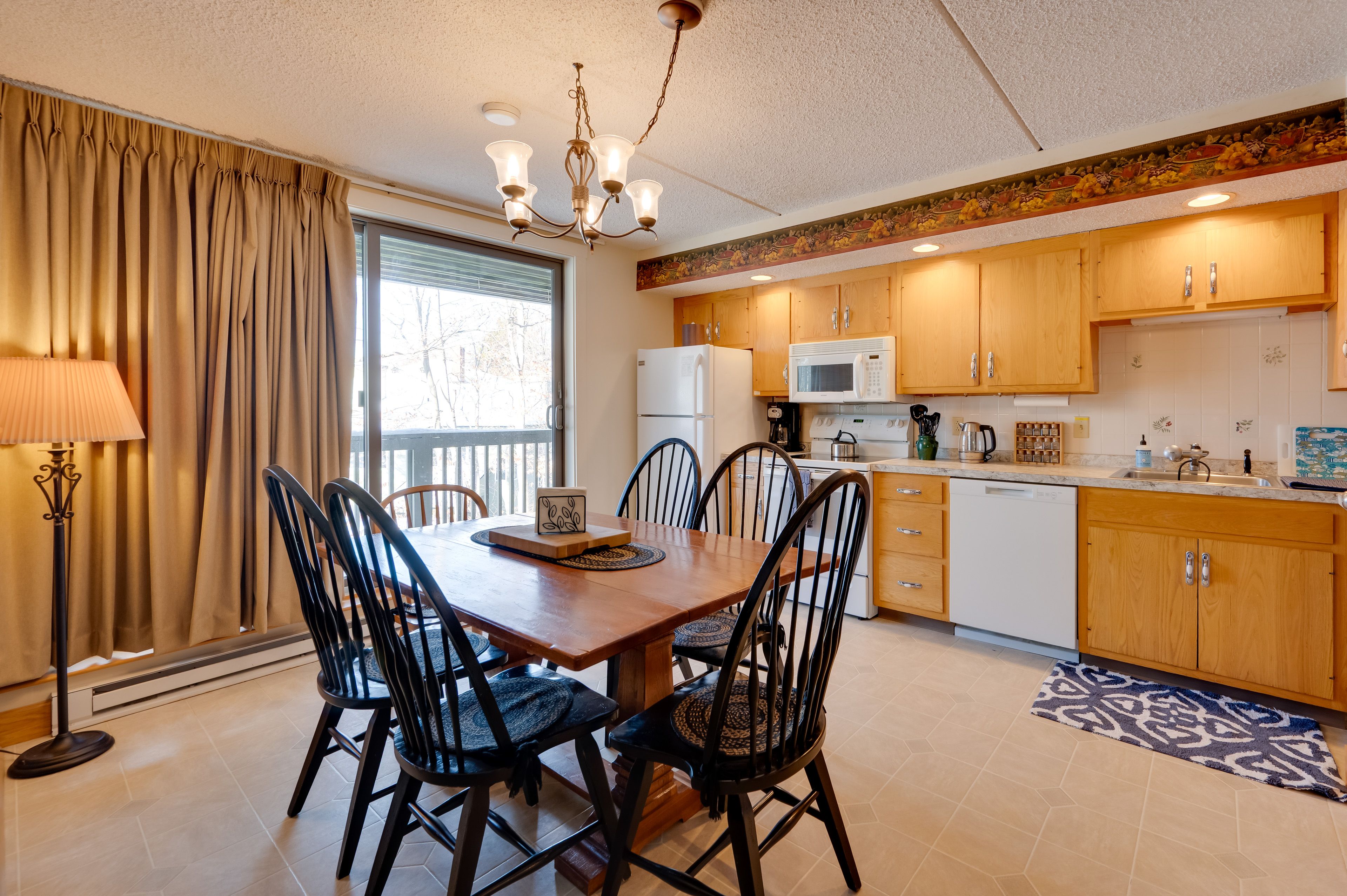 Kitchen | Dining Area | Coffee Maker