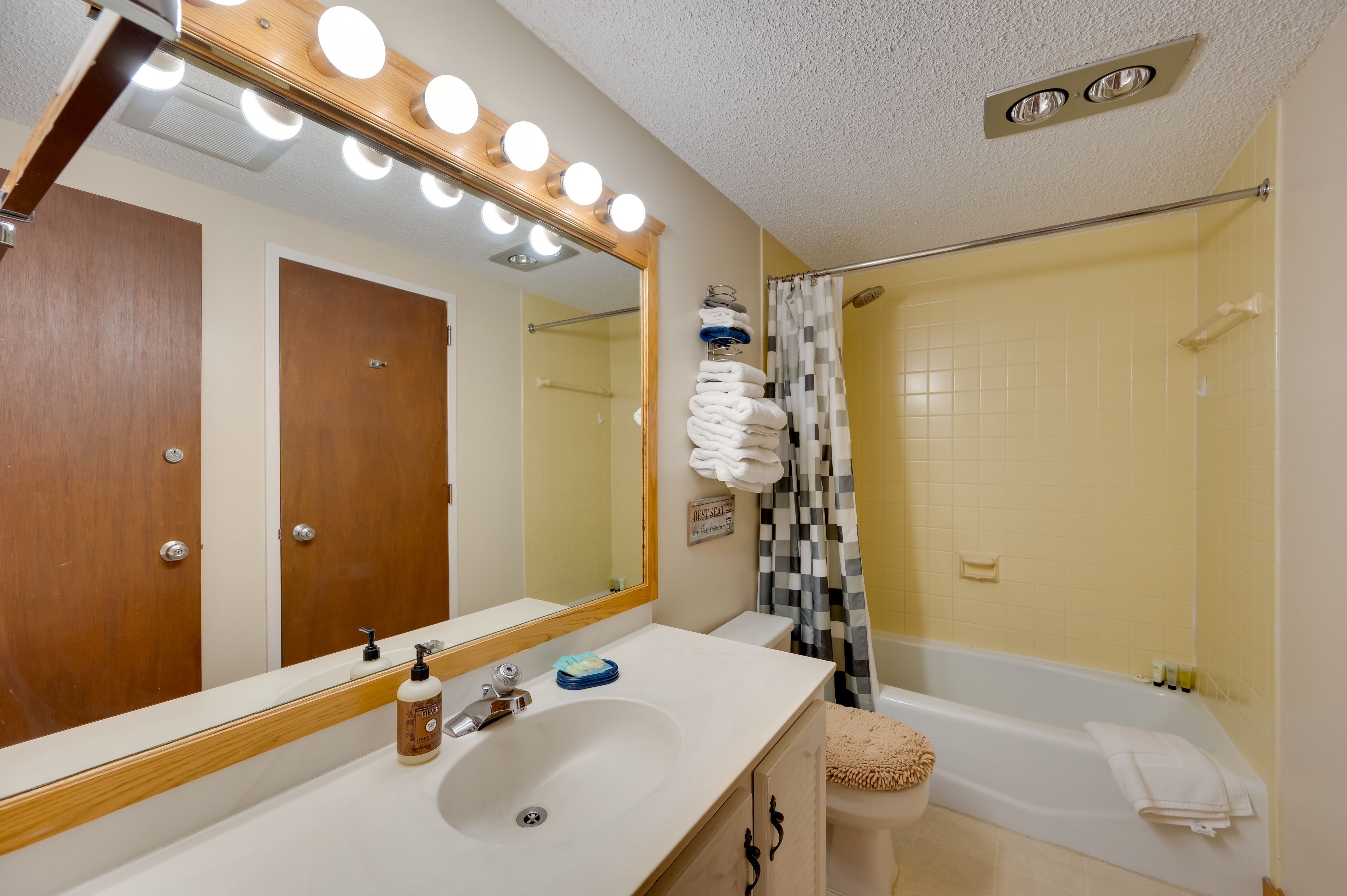 Full Bath | Towels | Hair Dryer