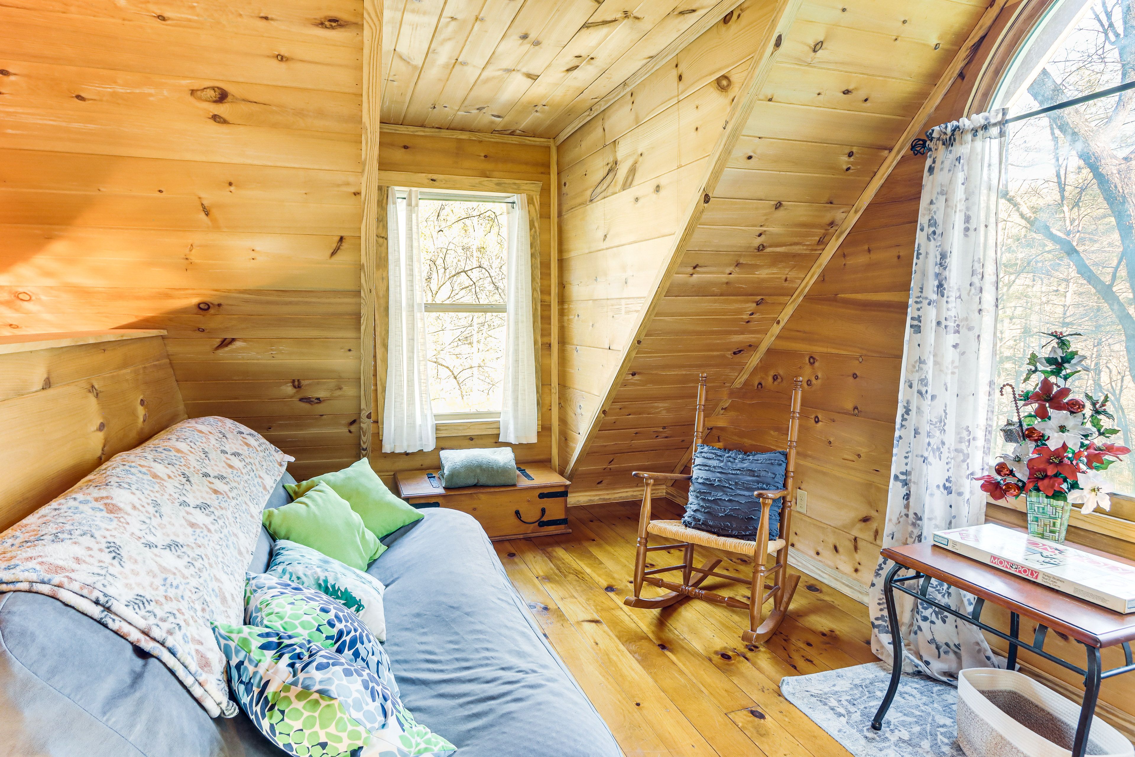 Loft | Queen Futon | 2nd Floor