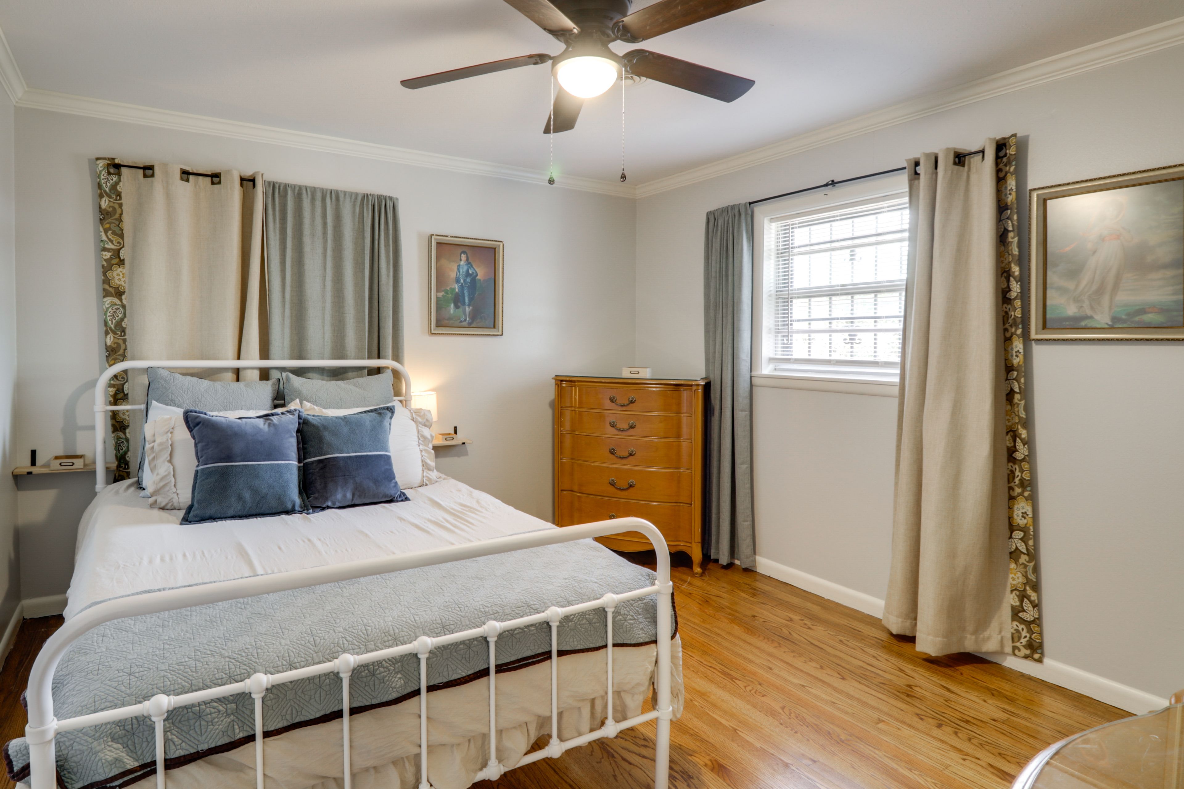 Bedroom 2 | Queen Bed