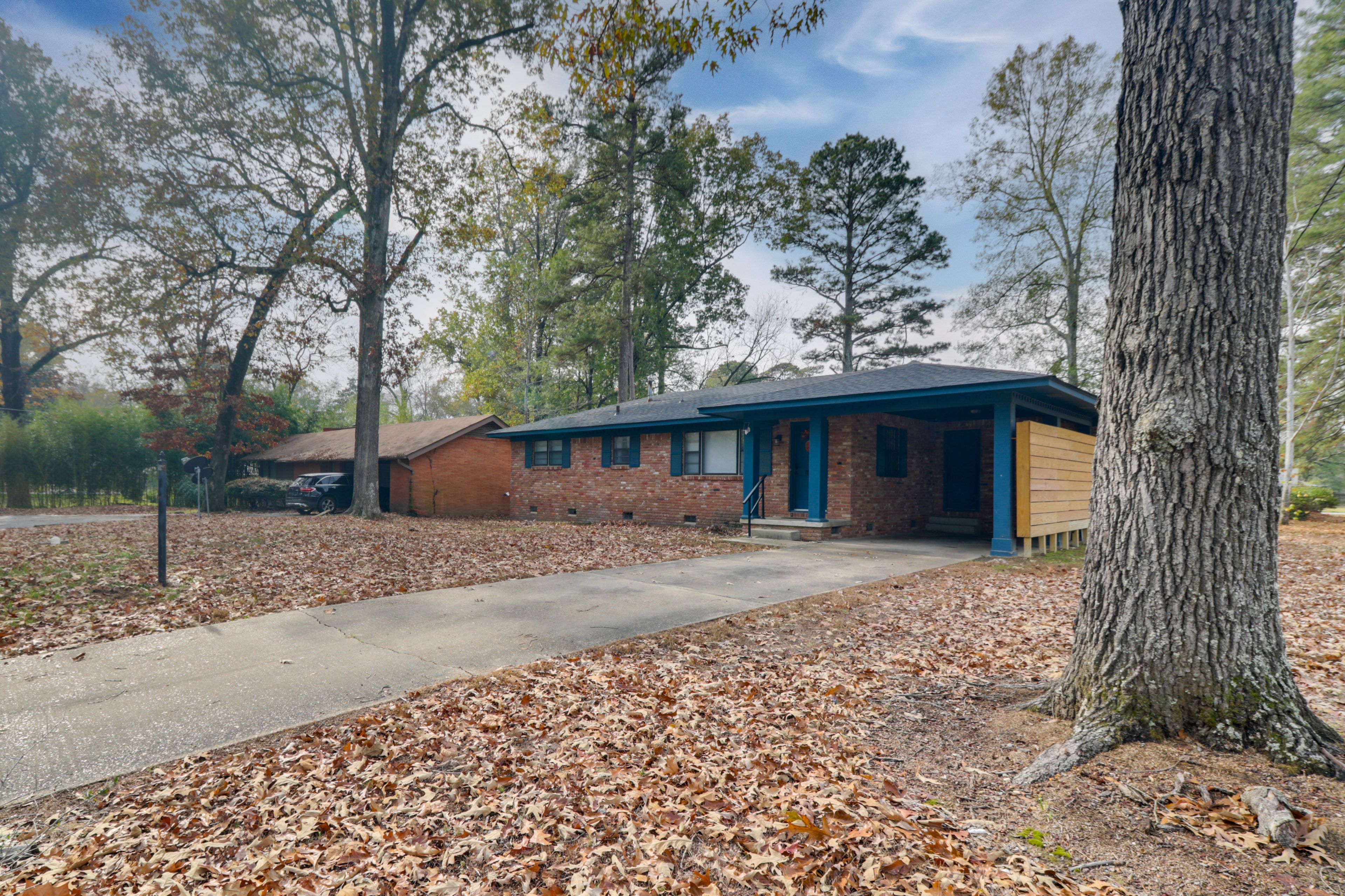 Parking | Carport (1 Vehicle) | Driveway (2 Vehicles) | Street Parking Allowed