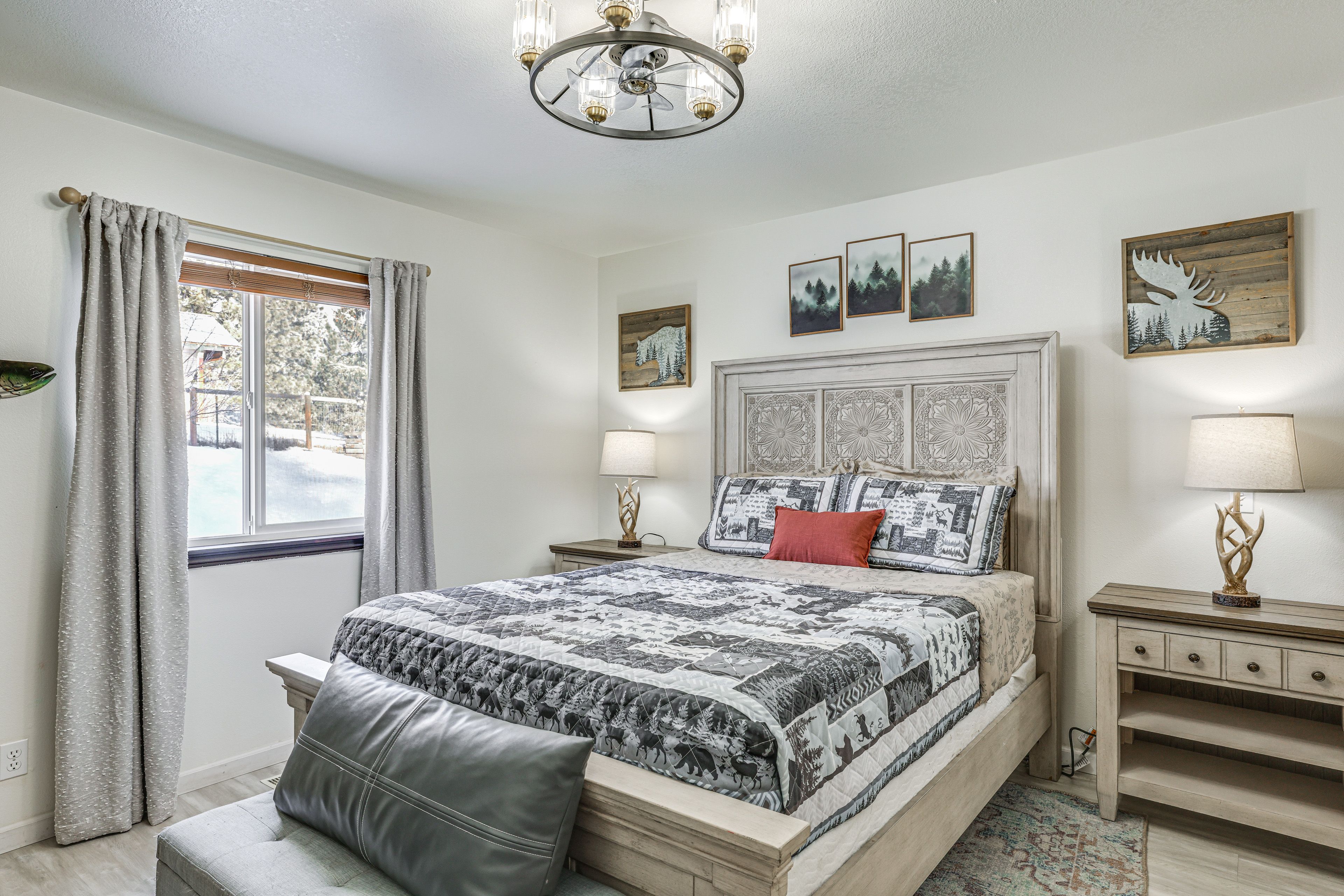 Bedroom 1 | Queen Bed | Smart TV