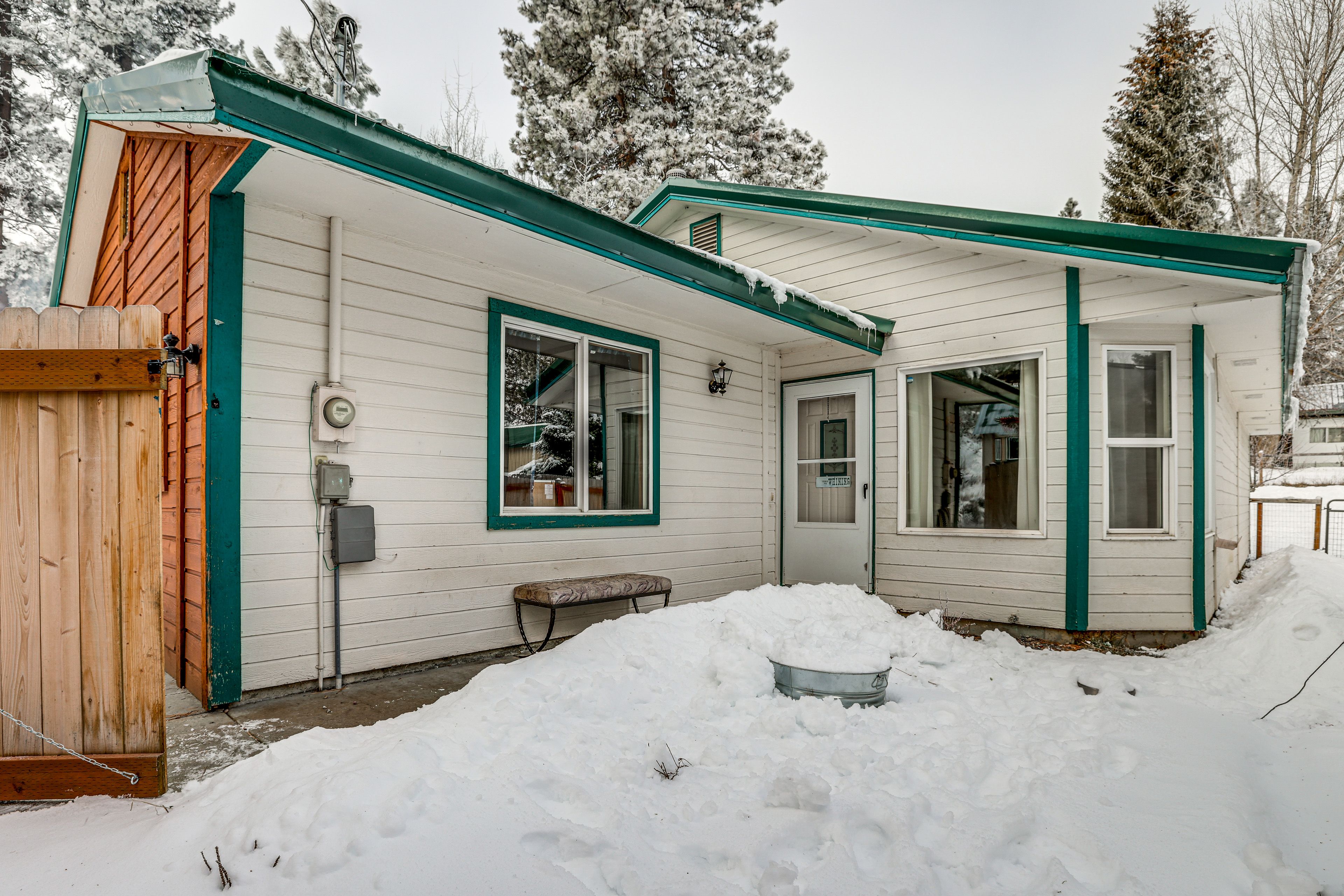 House Exterior | Fenced Yard | Fire Pit | Gas Grill