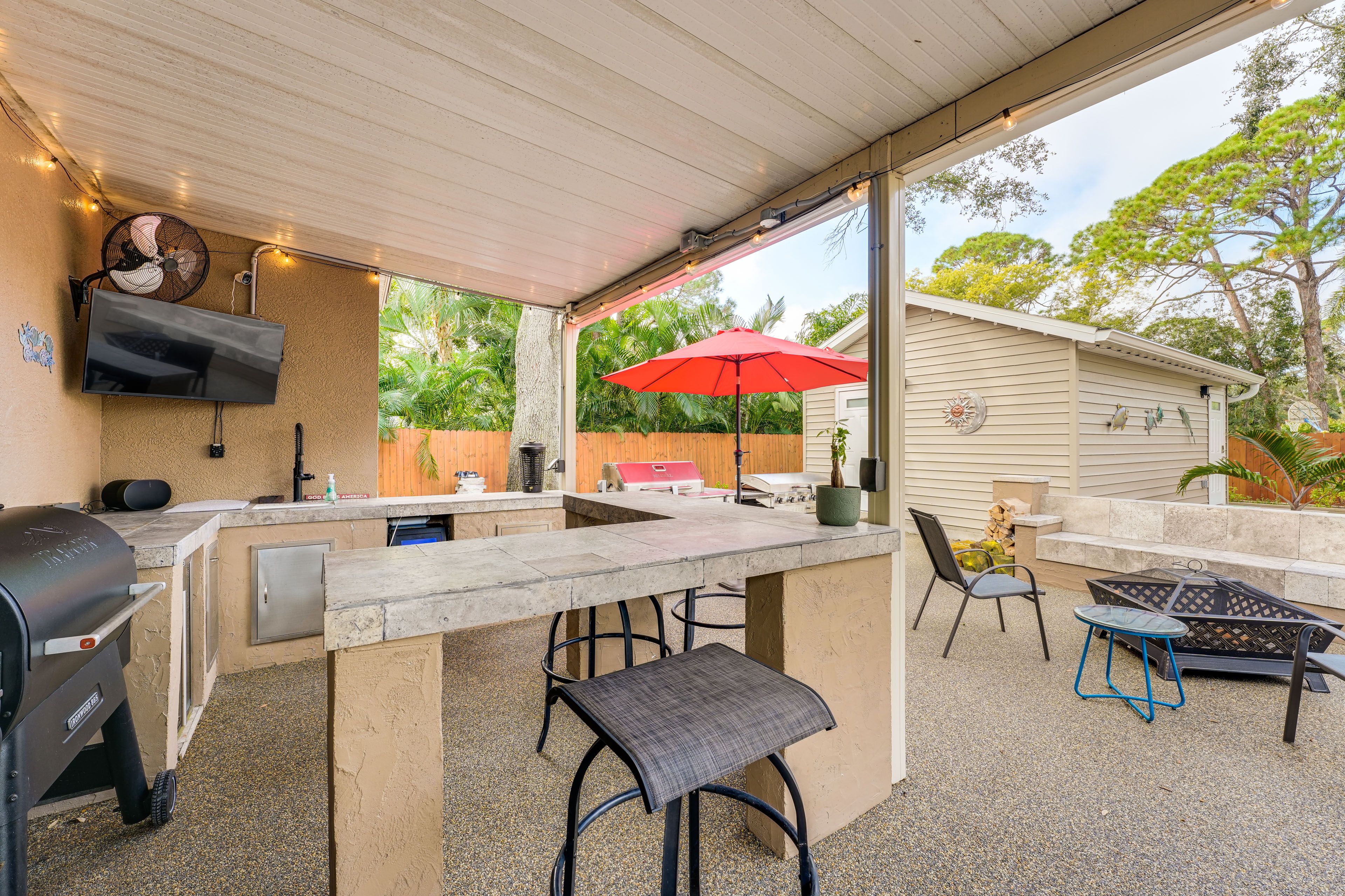 St. Petersburg Vacation Rental | 1BR | 1BA | 310 Sq Ft | 1 Step Required
