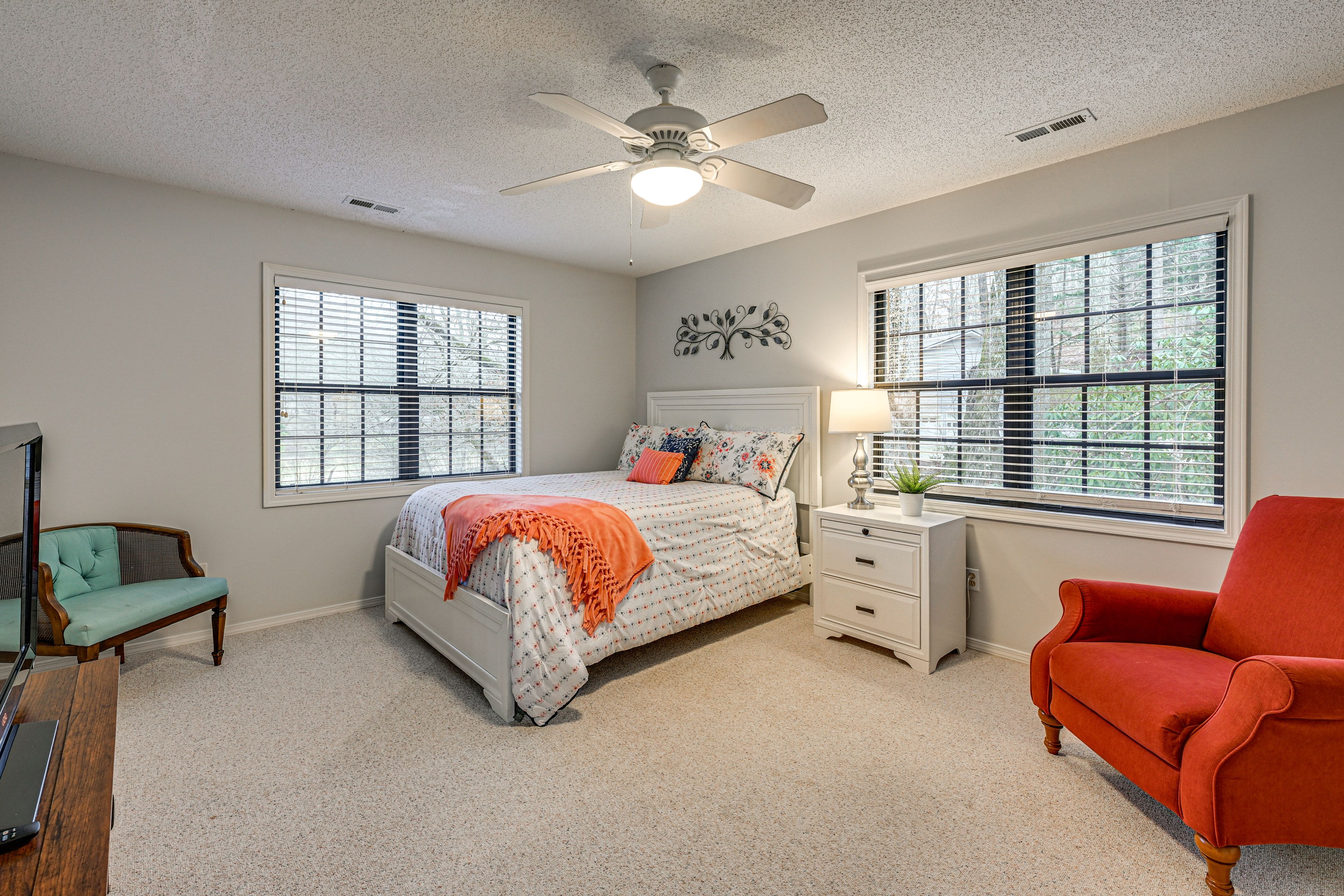 Bedroom 3 | Queen Bed | Smart TV