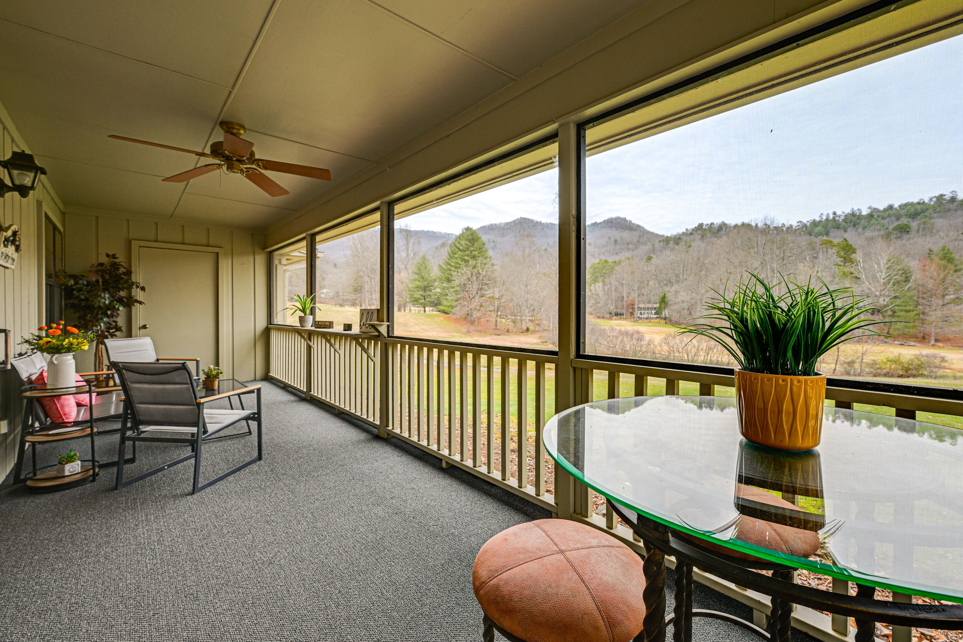 Screened Porch | Outdoor Seating