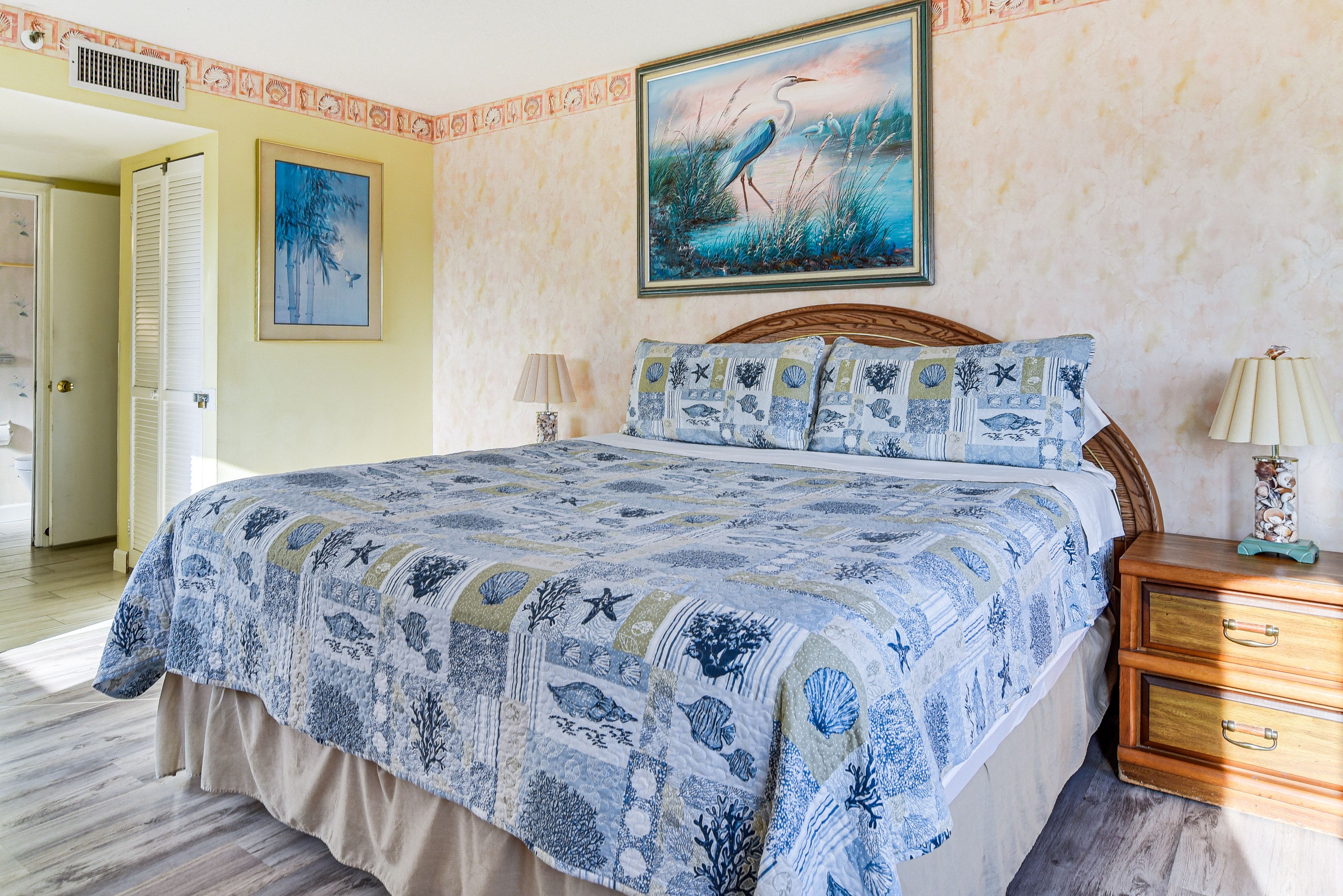 Bedroom 1 | King Bed