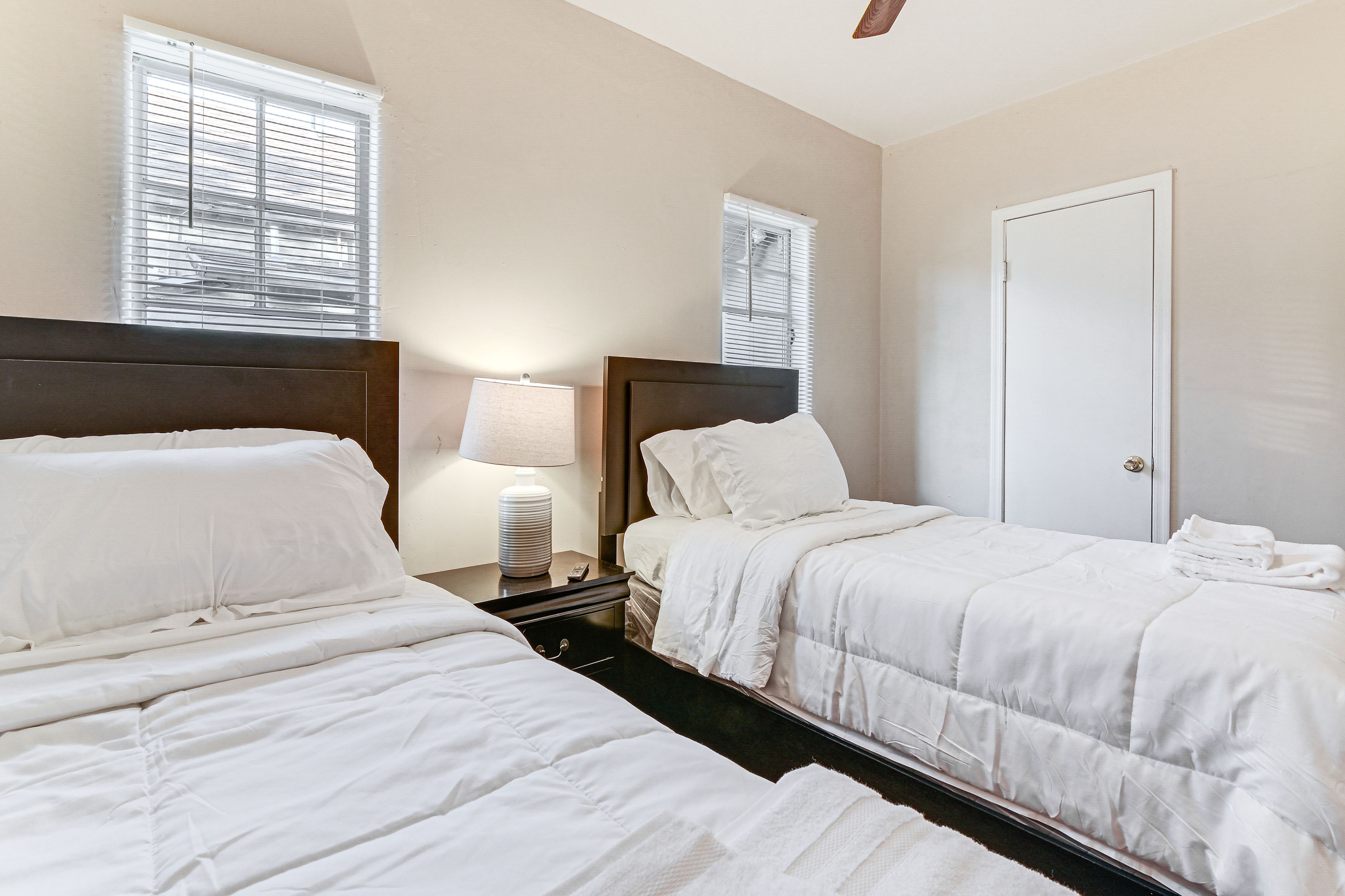 Bedroom 2 | 2 Twin Beds