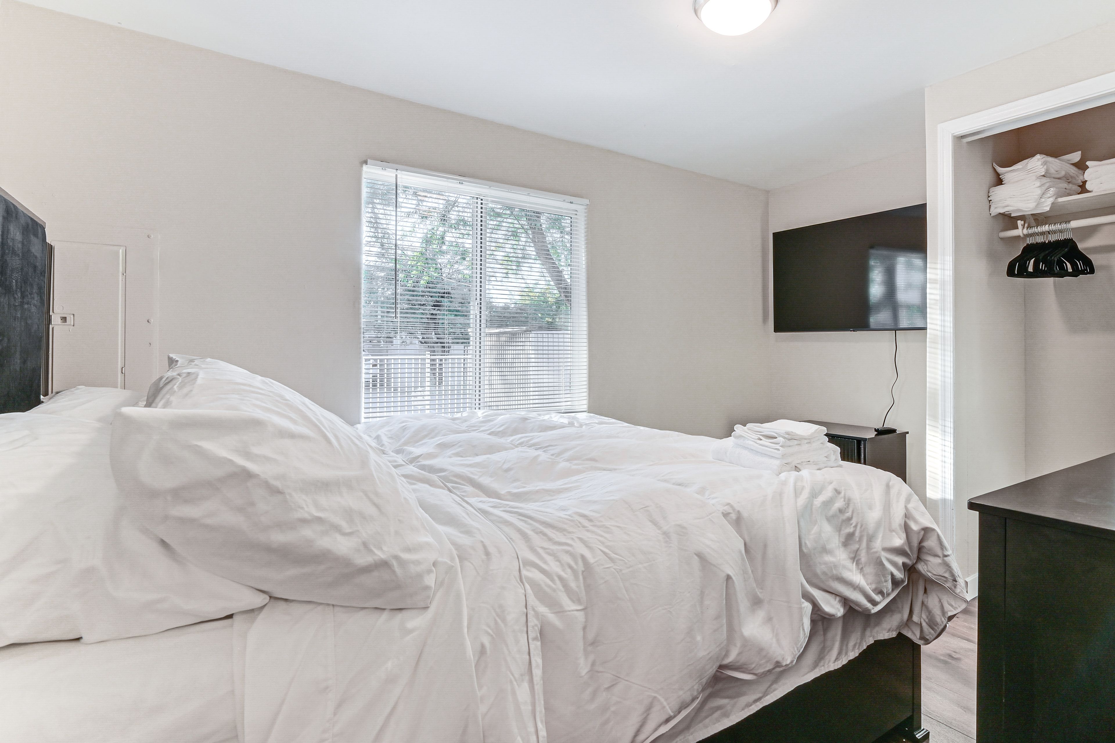 Bedroom 1 | King Bed | Linens Provided