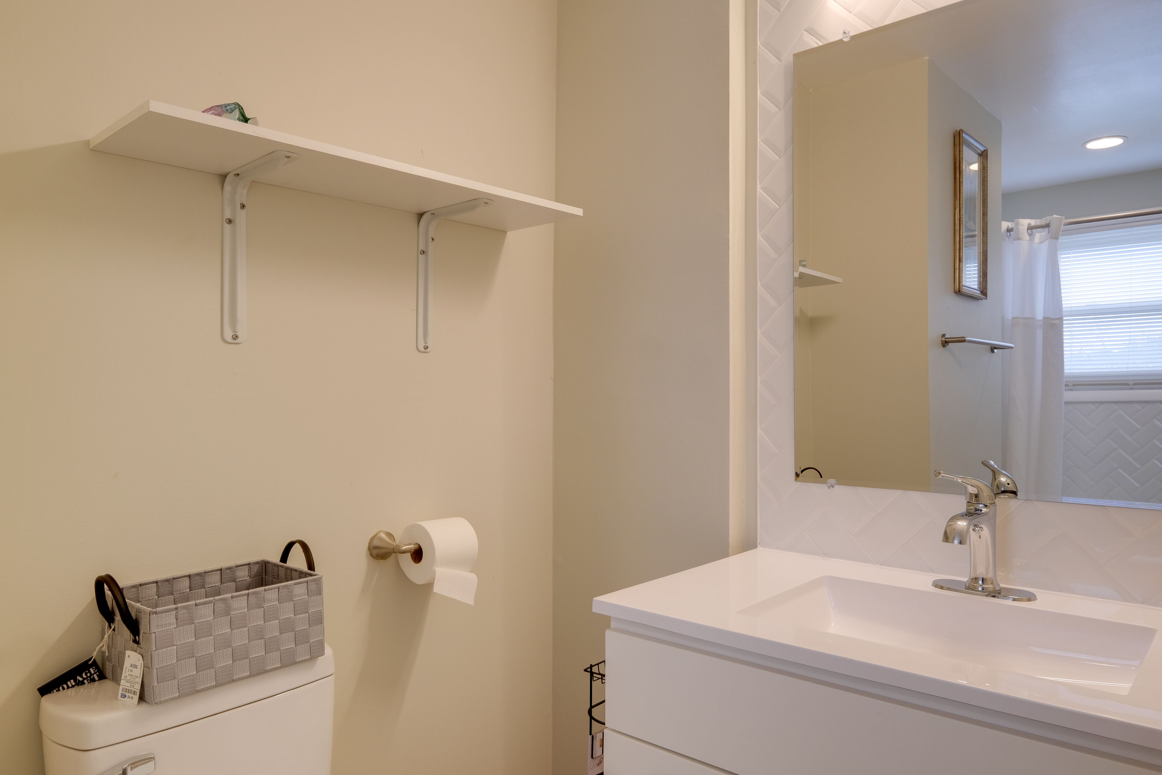 Bathroom | Bathtub/Shower | Upper Level