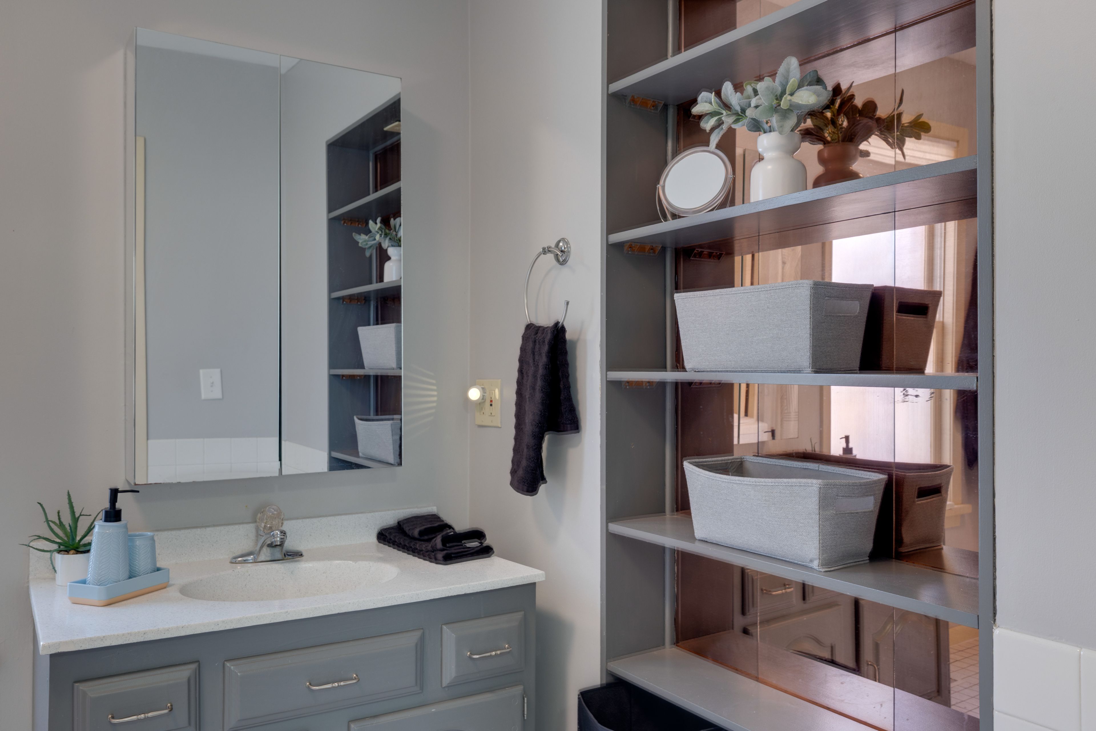 Full Bathroom | Laundry Area