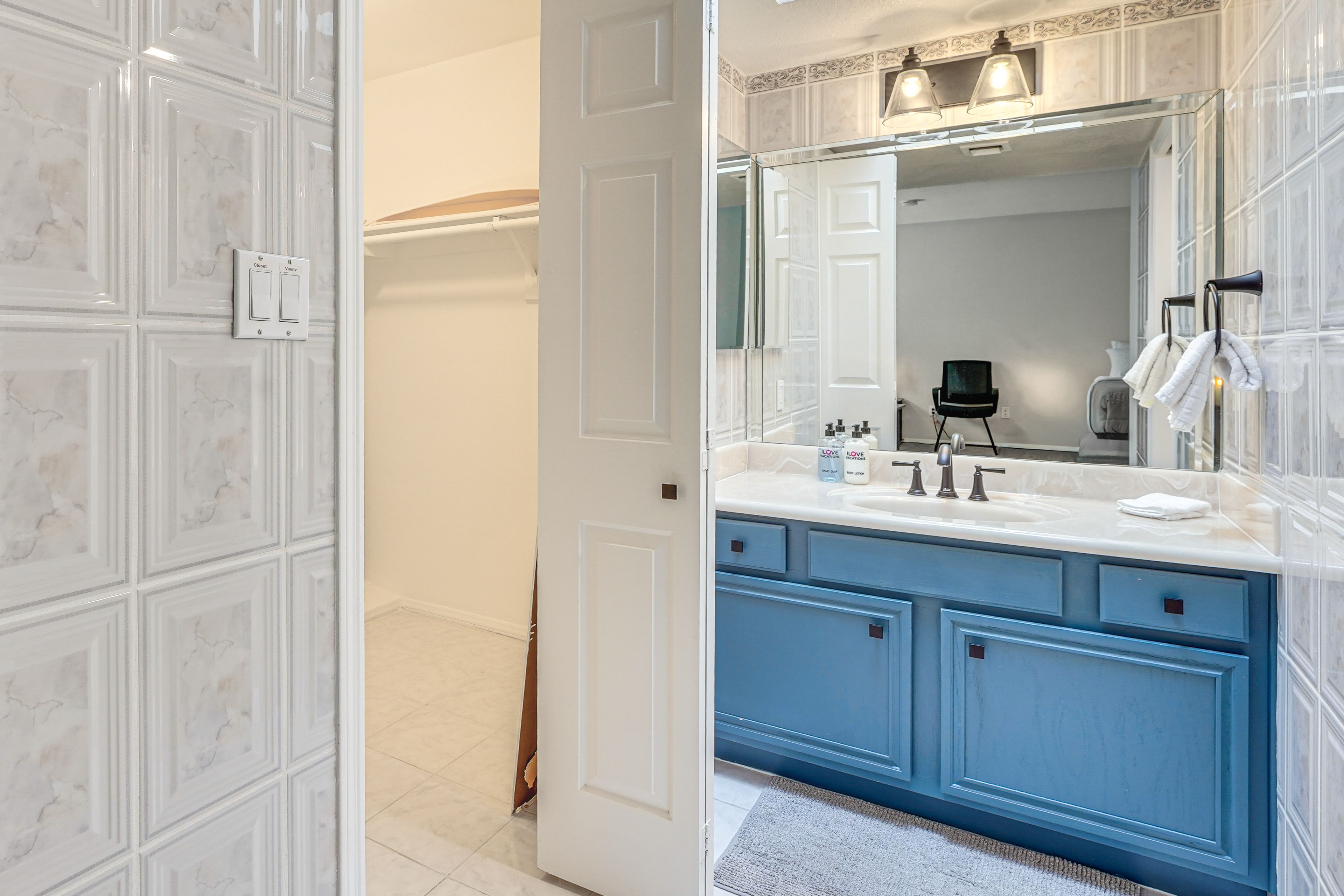 Full Bathroom | 2nd Floor