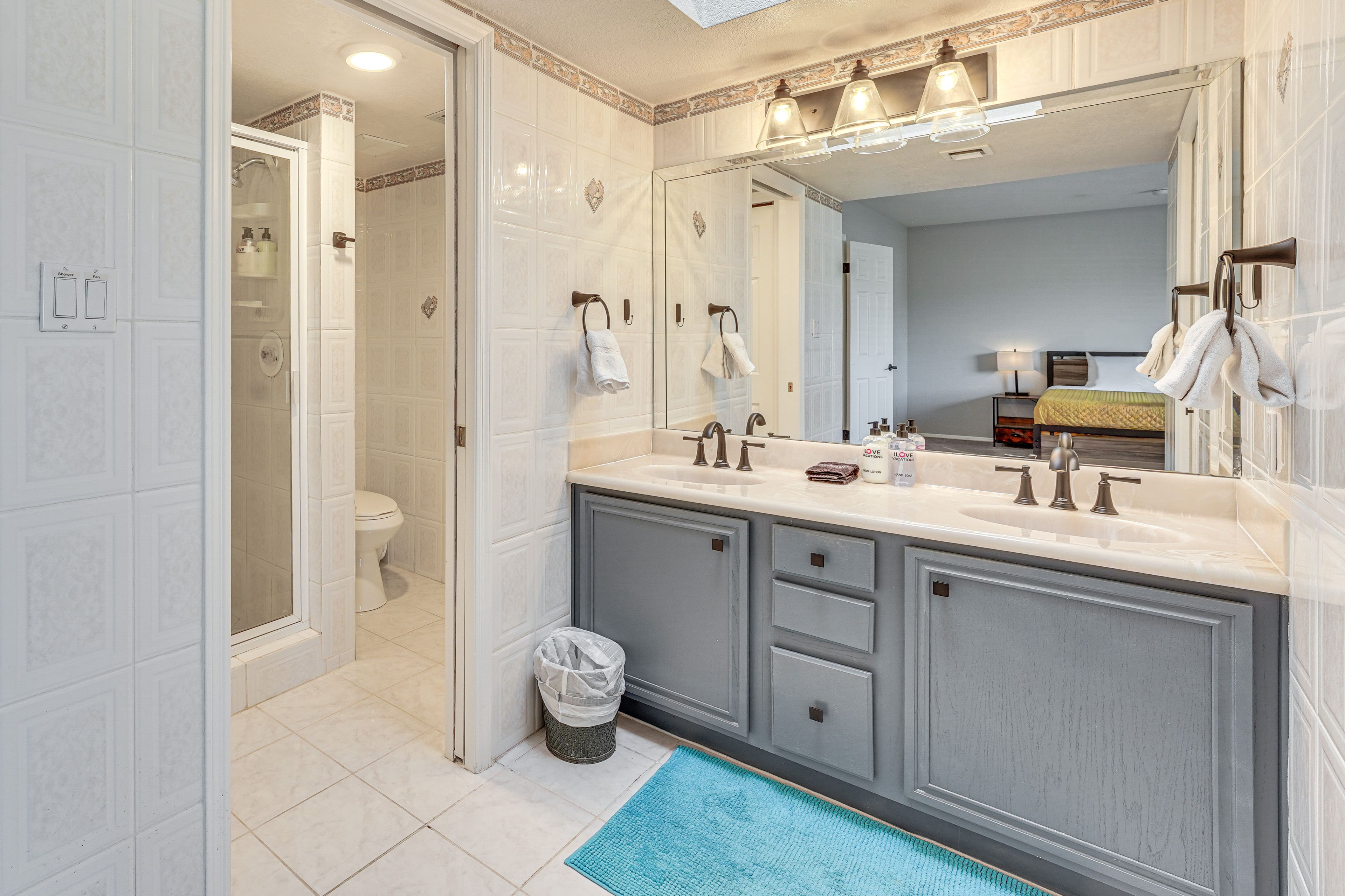 Full Bathroom | 2nd Floor