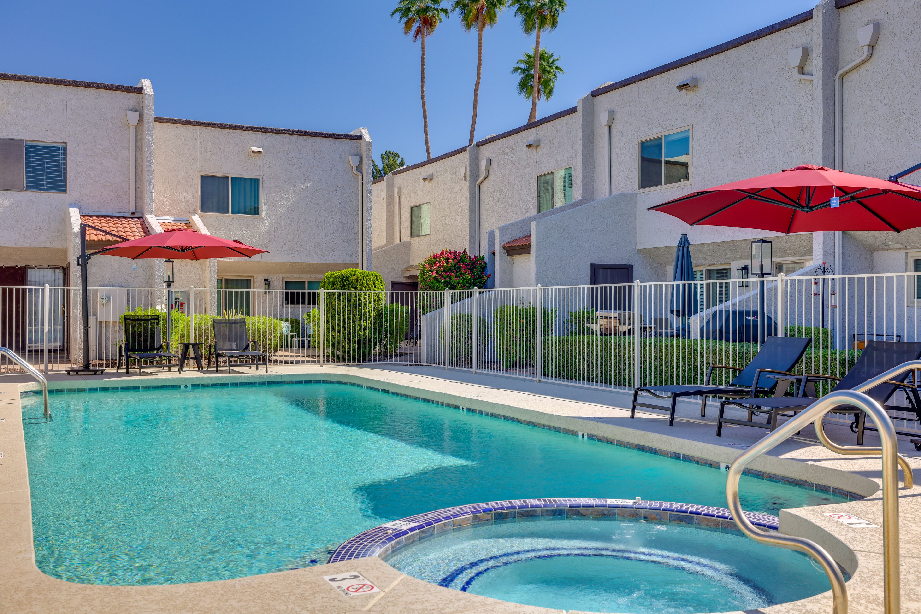 Community Pool & Hot Tub