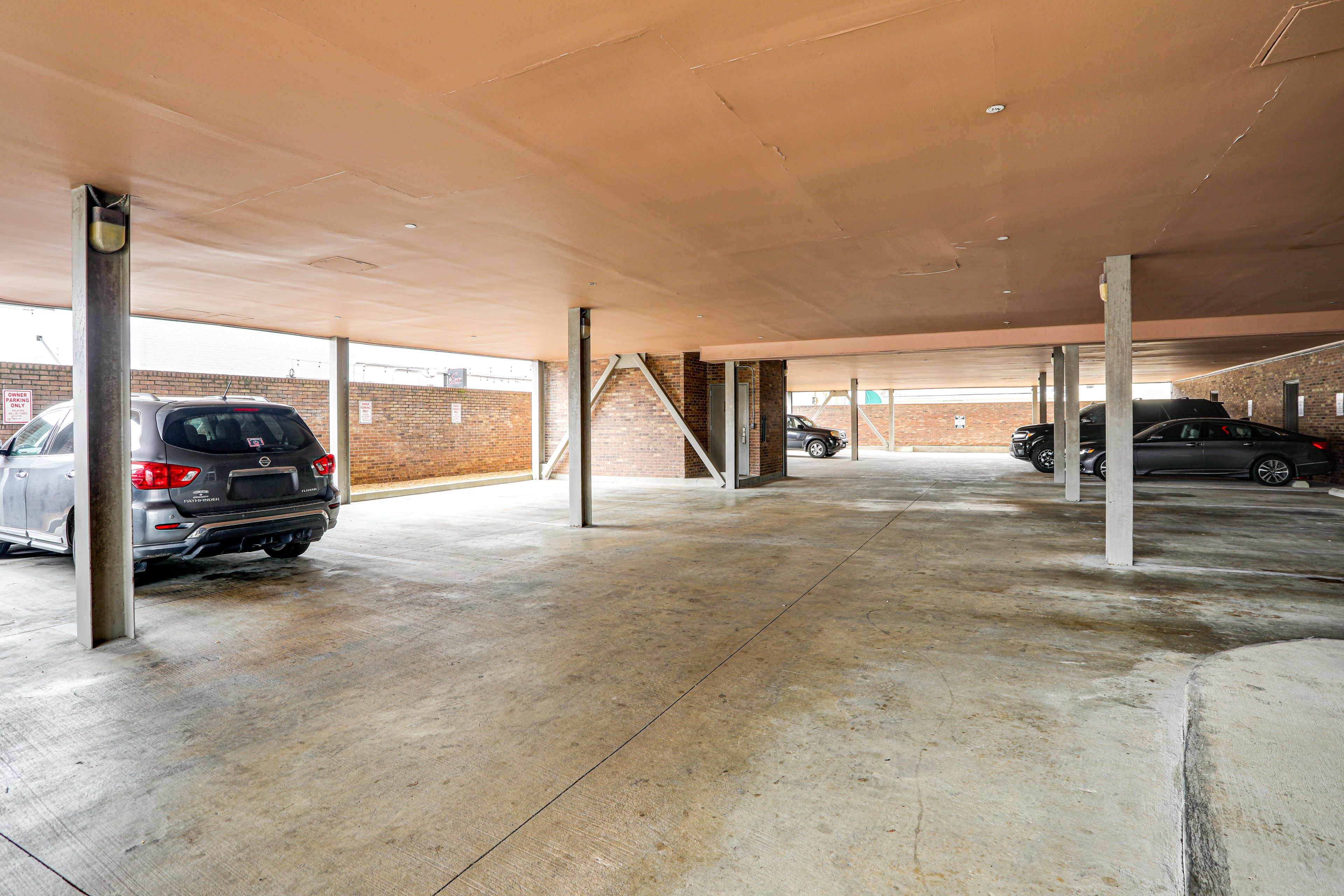 Parking | Community Garage (1 Vehicle, Designated Space) | Street Parking