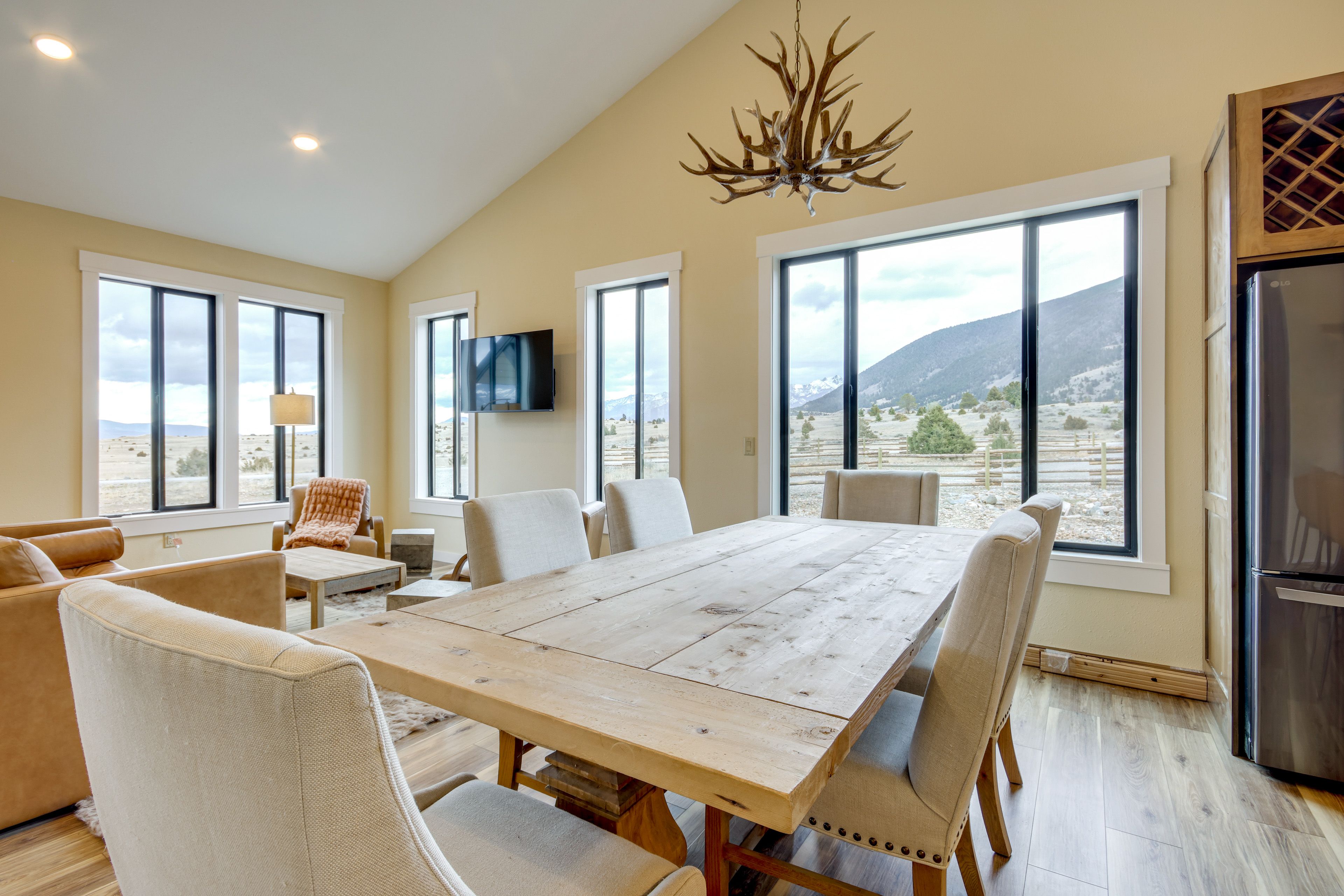Dining Room | Mountain Views