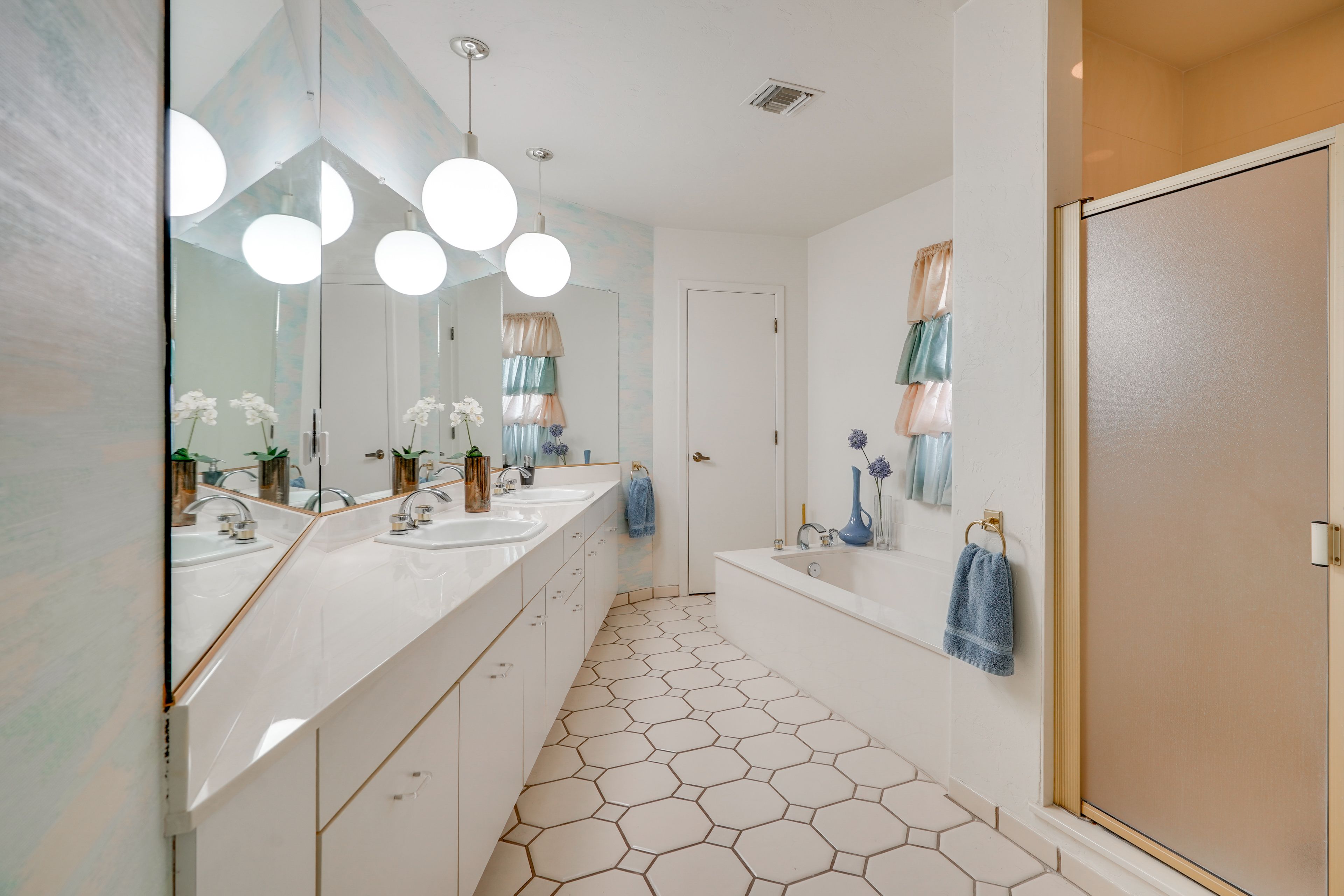 En-Suite Bathroom | 2nd Floor