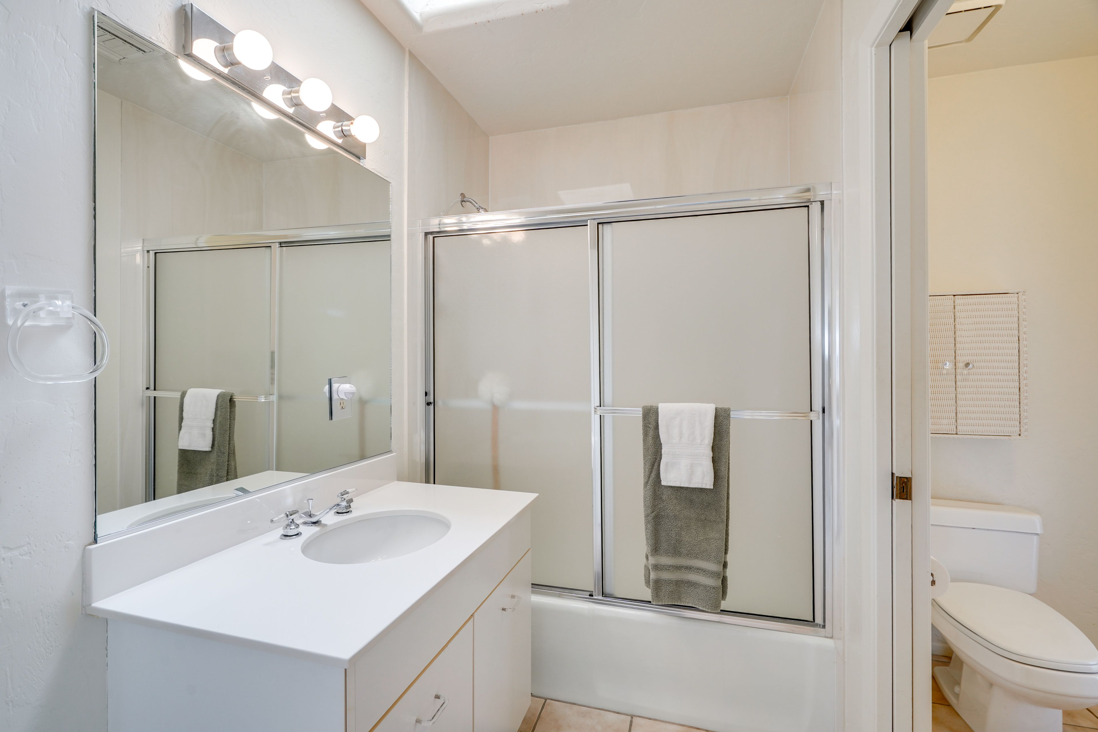 En-Suite Bathroom | 2nd Floor