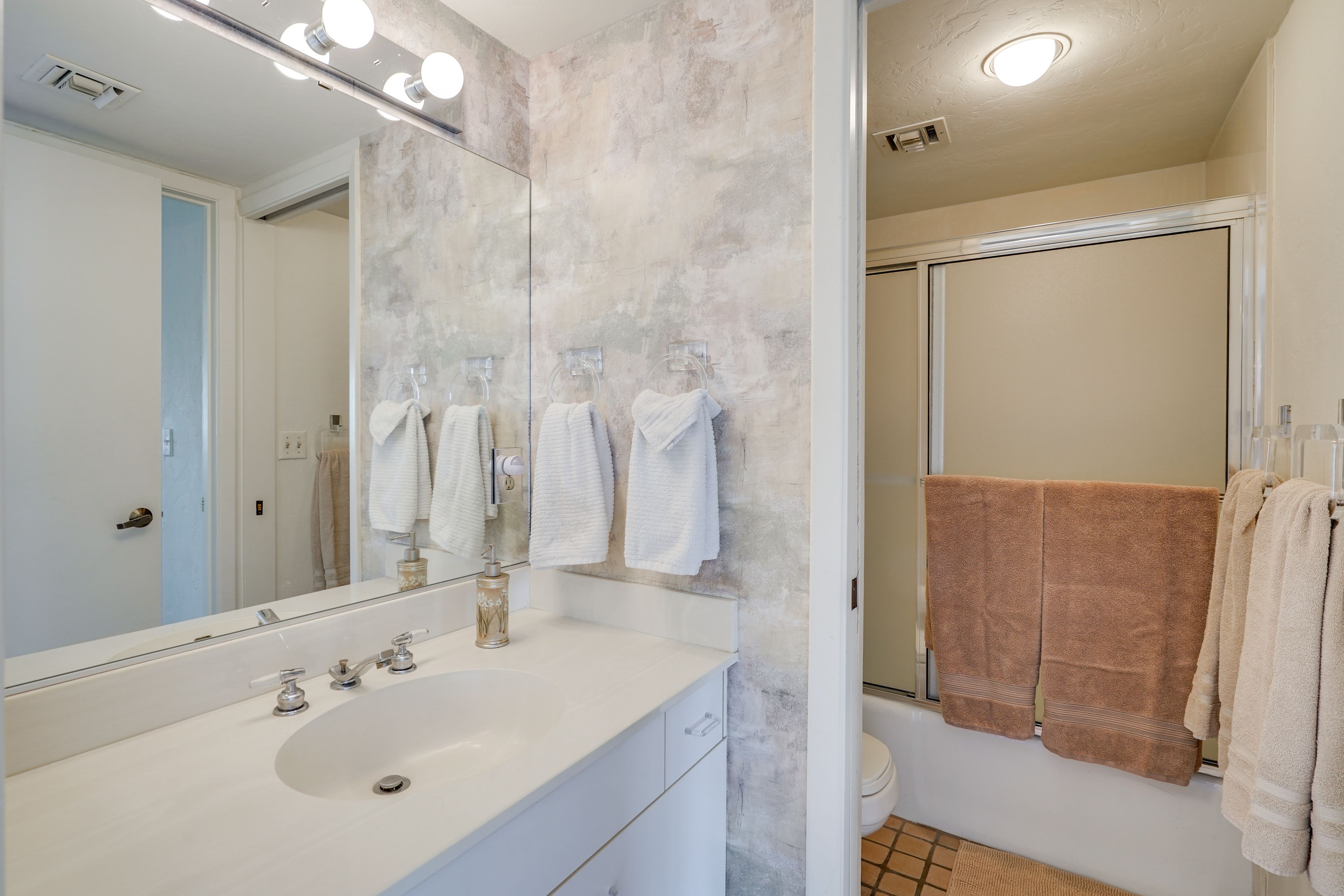 En-Suite Bathroom | 1st Floor