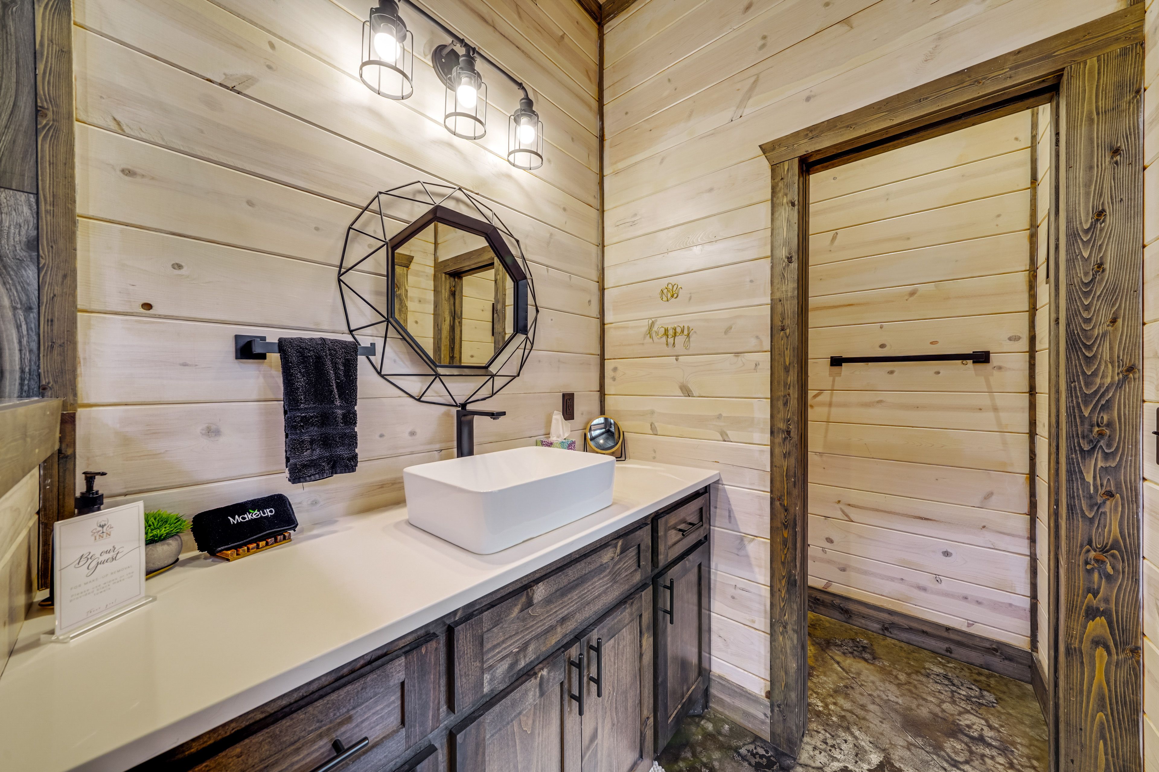 Full Bathroom | 1st Floor