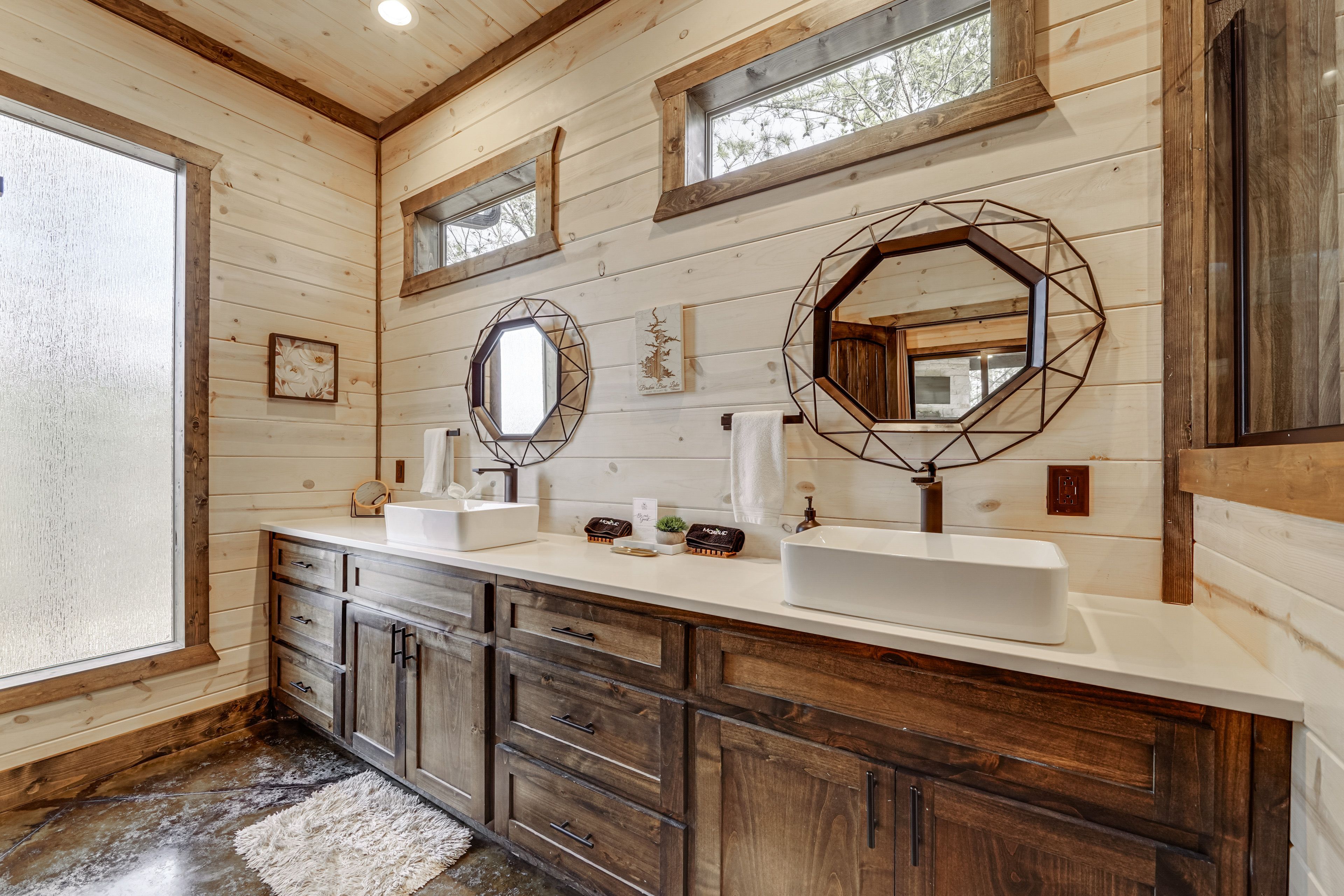 Full Bathroom | 1st Floor