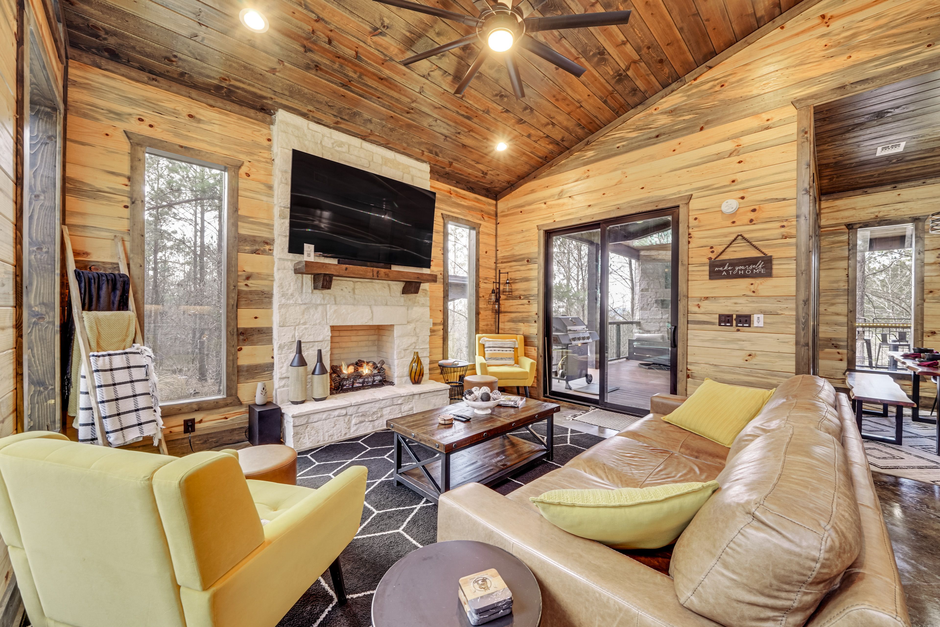 Hochatown Vacation Rental | 3BR | 3BA | 1,676 Sq Ft