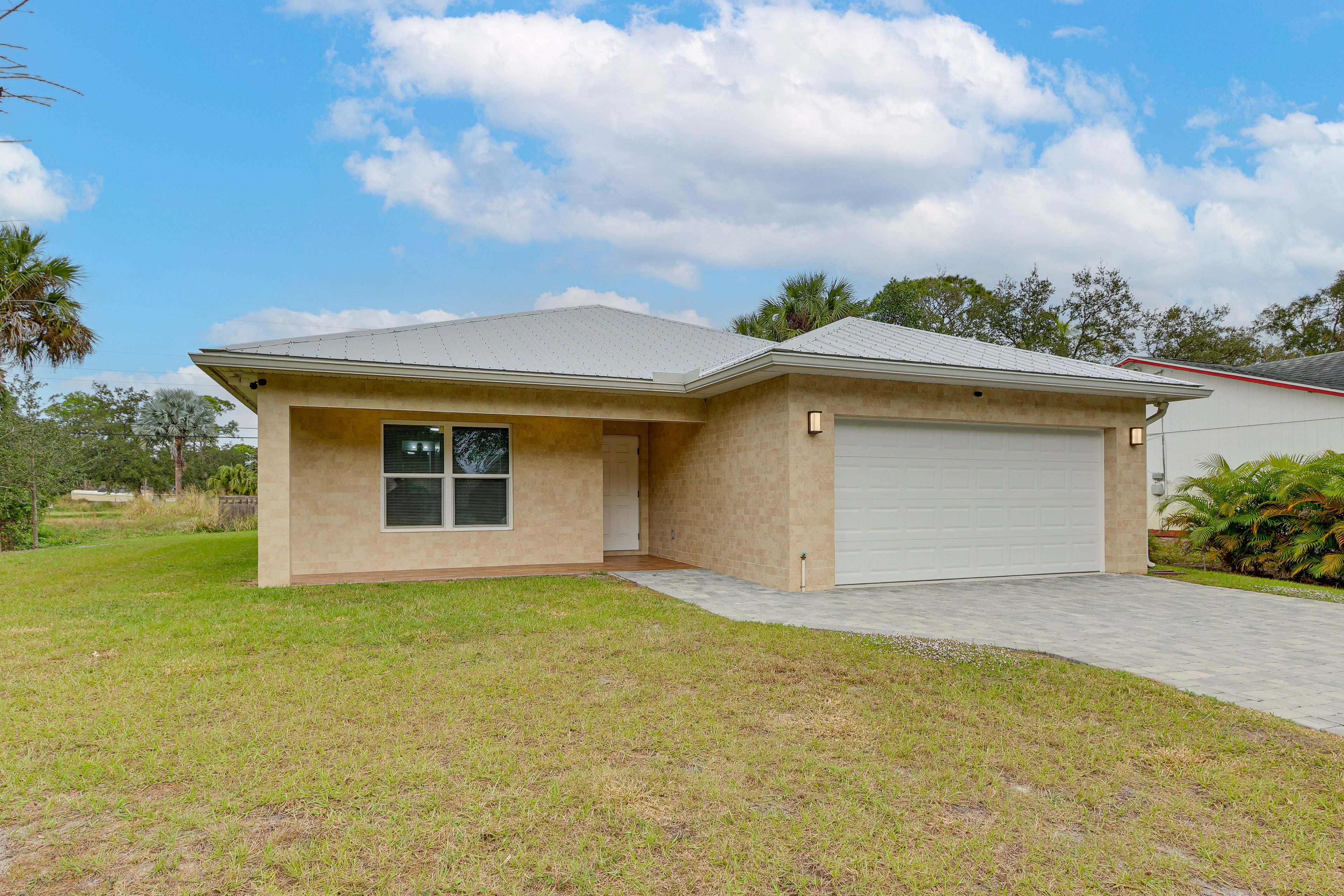 Exterior | Driveway (2 Vehicles)