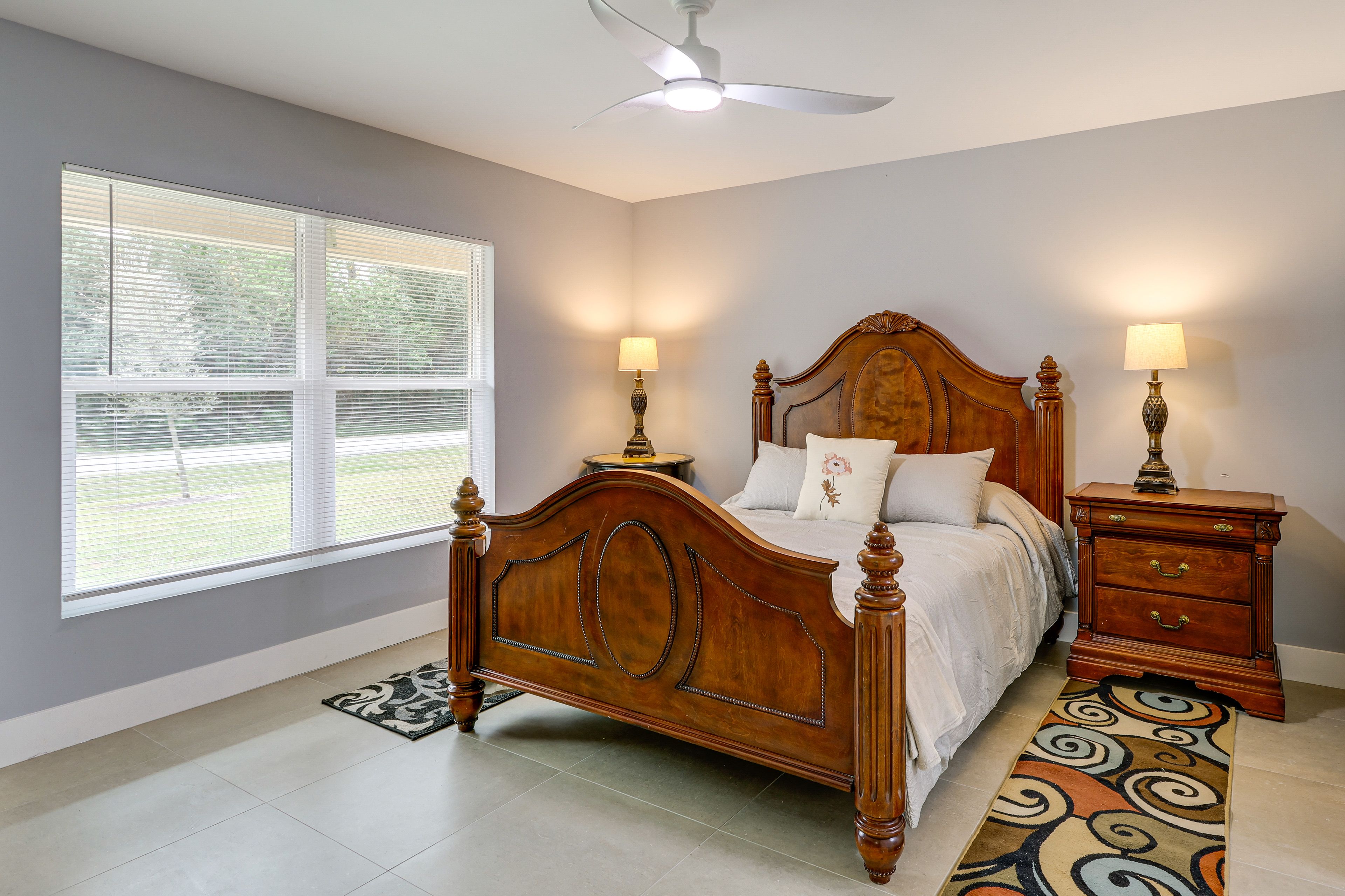 Bedroom 1 | Queen Bed