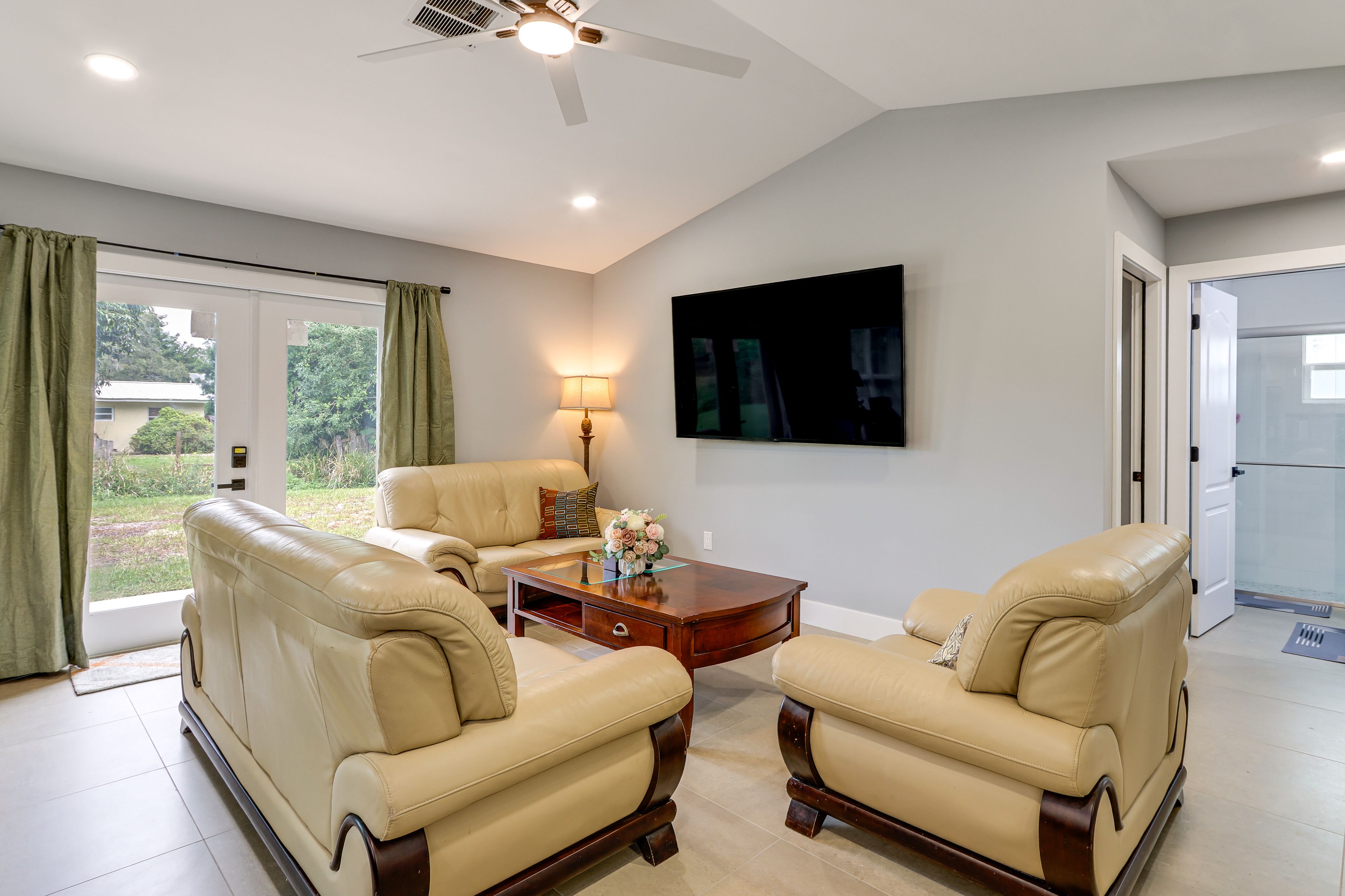 Living Room | Free WiFi | Smart TV | Central Heat & A/C | Queen Sleeper Sofa