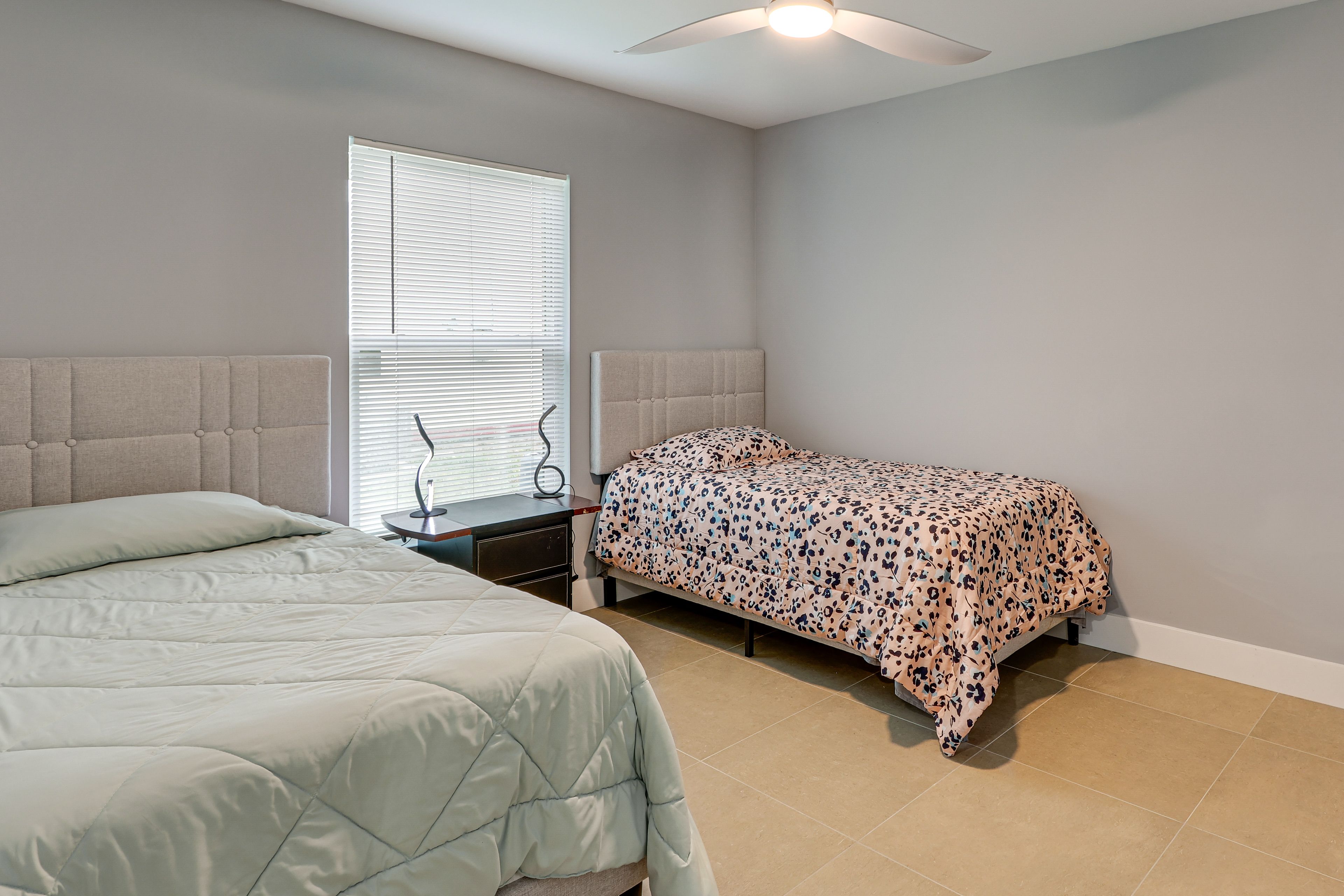 Bedroom 2 | 2 Twin Beds