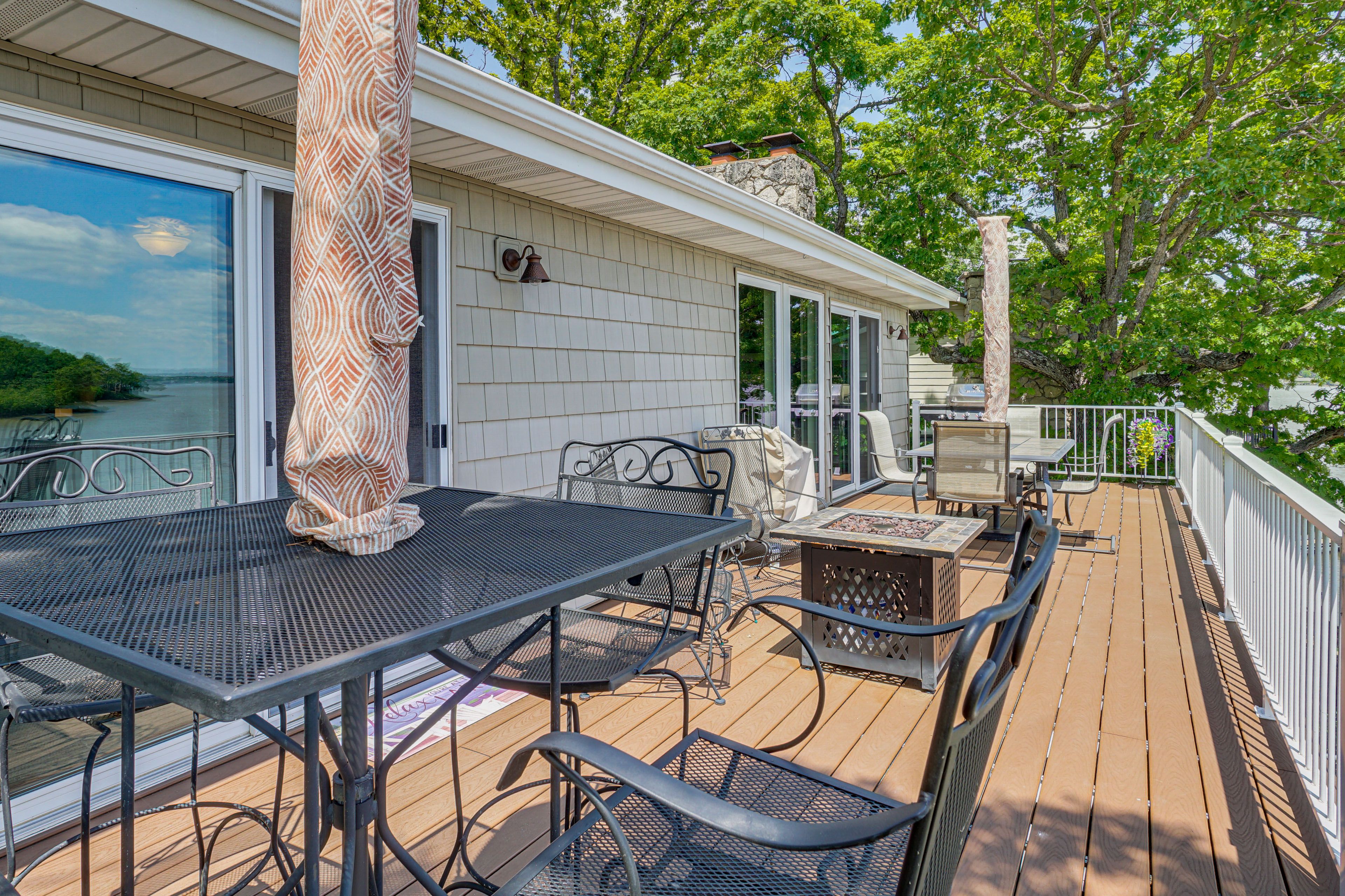 Upper Deck | Access via Living Room 1