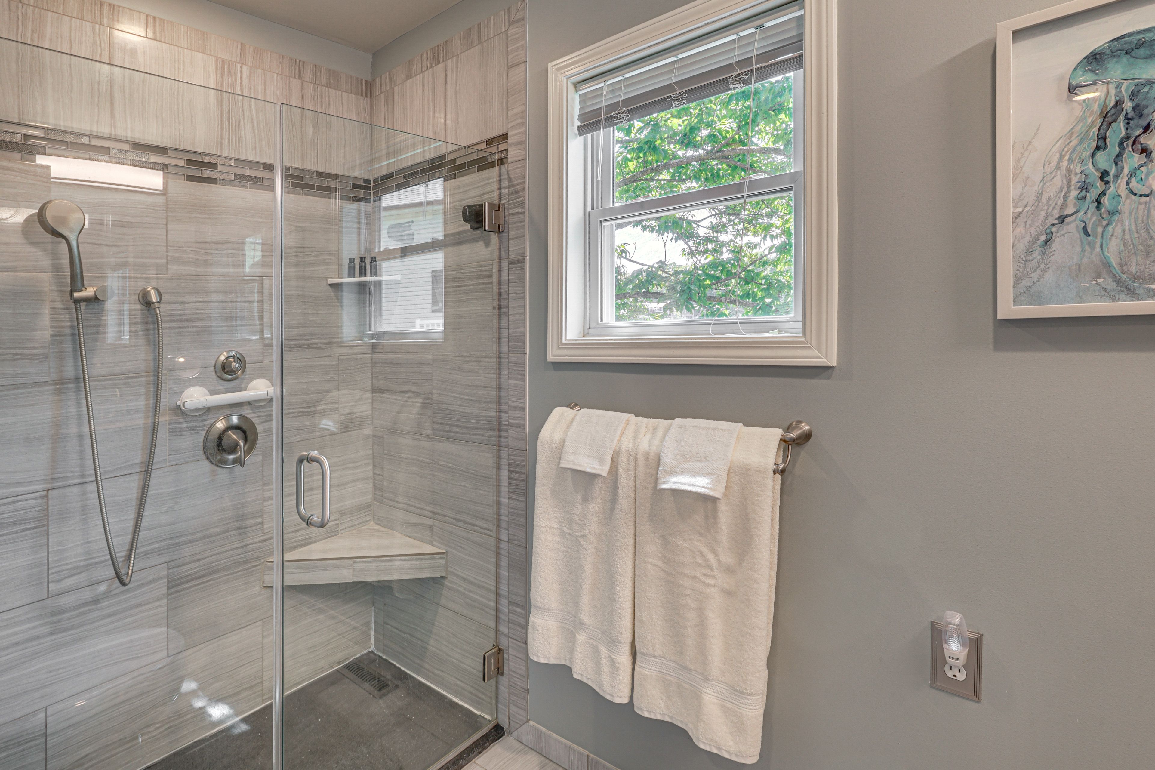 Full Bathroom | 1st Floor