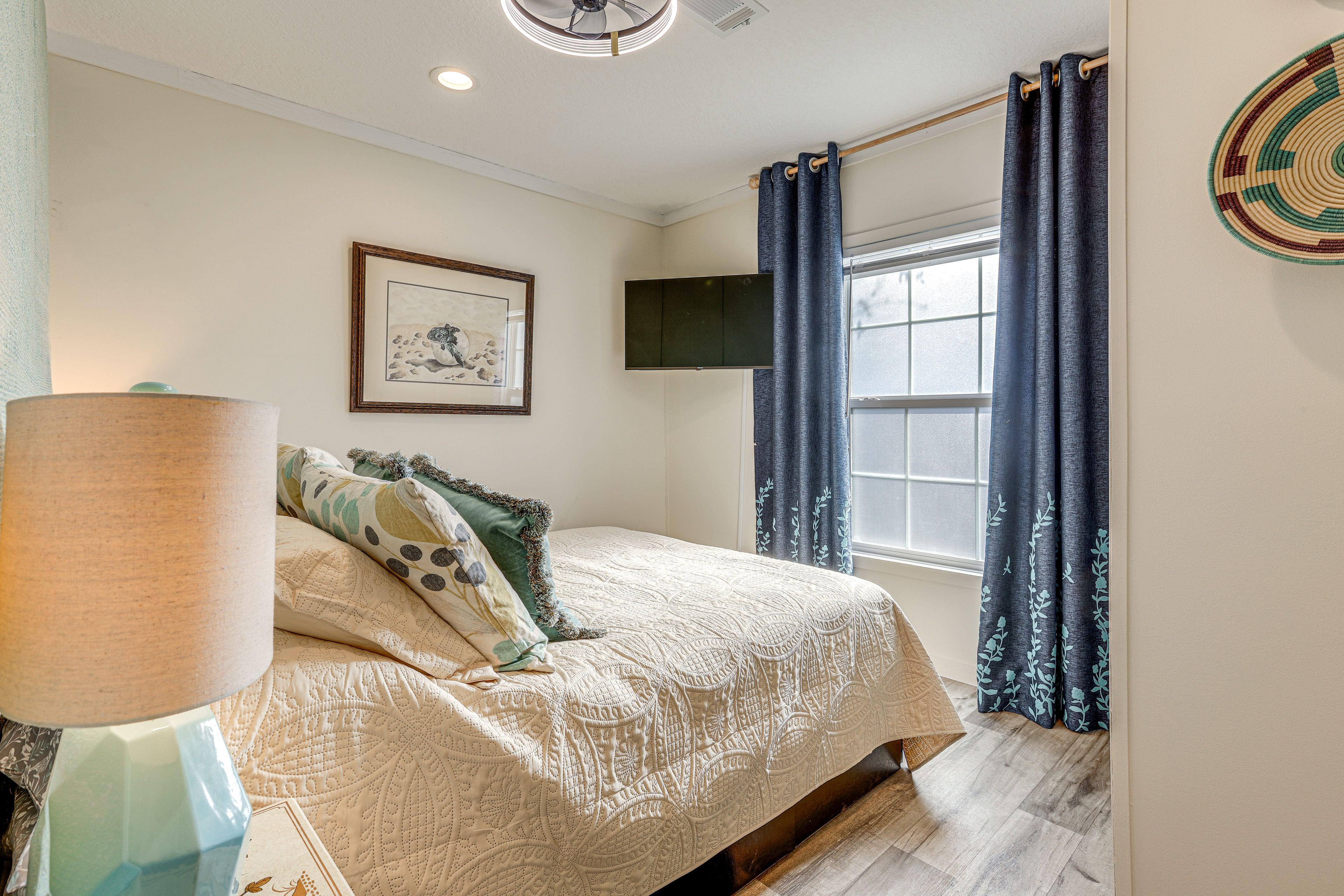 Bedroom 2 | Queen Bed