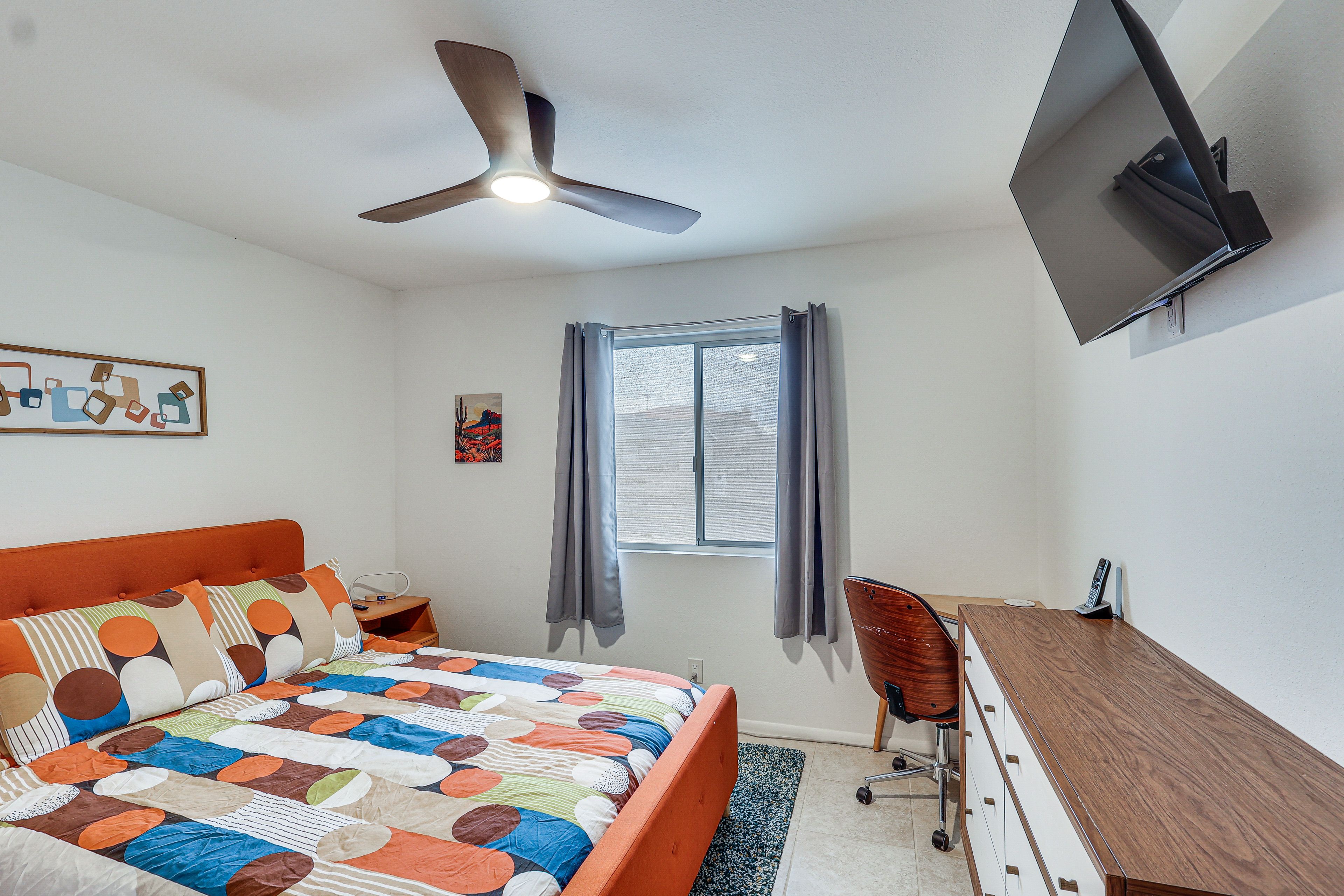 Bedroom 2 | Queen Bed